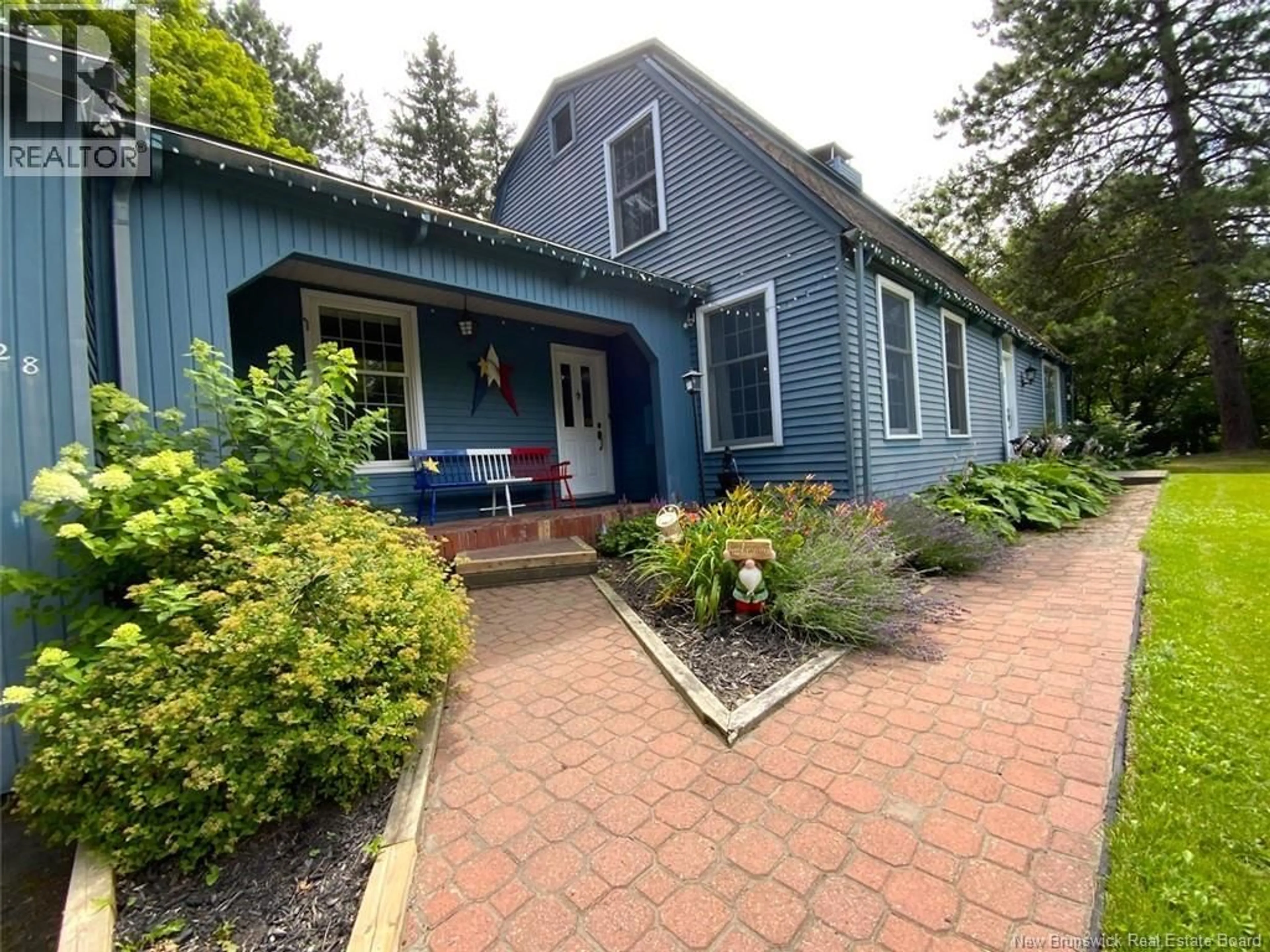 A pic from outside/outdoor area/front of a property/back of a property/a pic from drone, street for 28 LAWSON STREET, Edmundston New Brunswick E3V1Z4