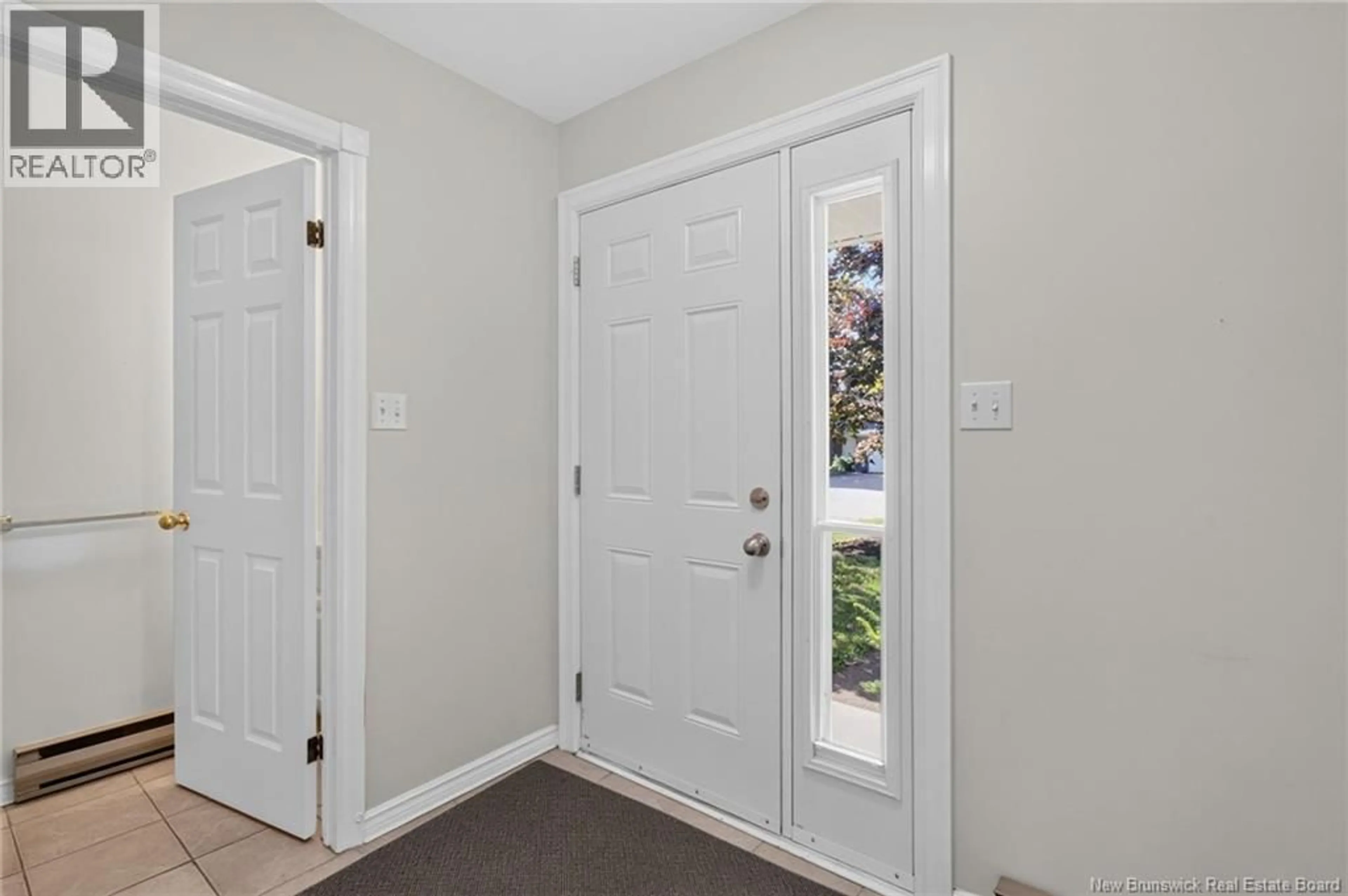 Indoor entryway for 2 - 707 LAURIER STREET, Dieppe New Brunswick E1A1Z3