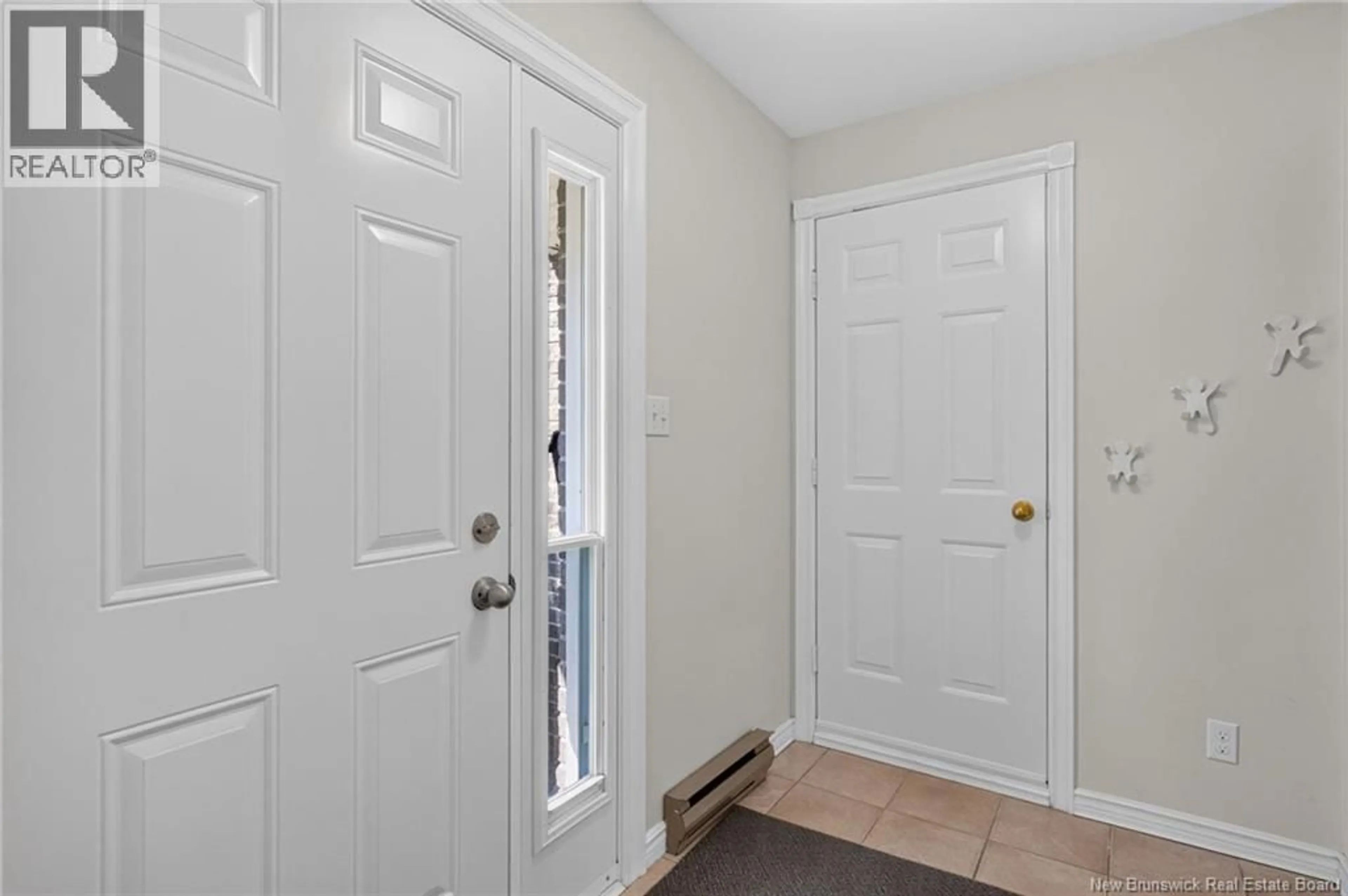 Indoor entryway for 2 - 707 LAURIER STREET, Dieppe New Brunswick E1A1Z3