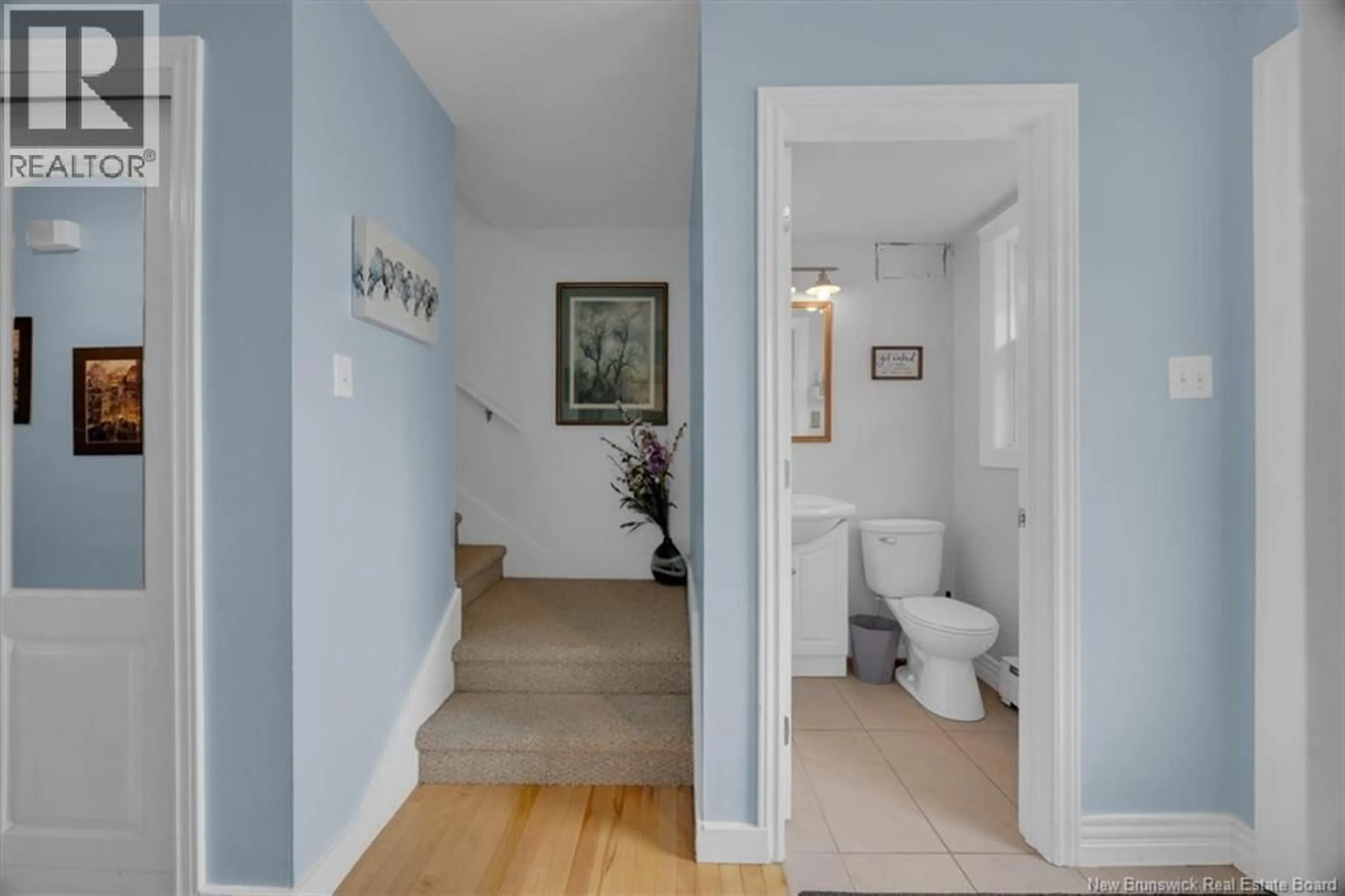 Indoor entryway for 7 HAMPTON MANOR, Saint John New Brunswick E2K0C4