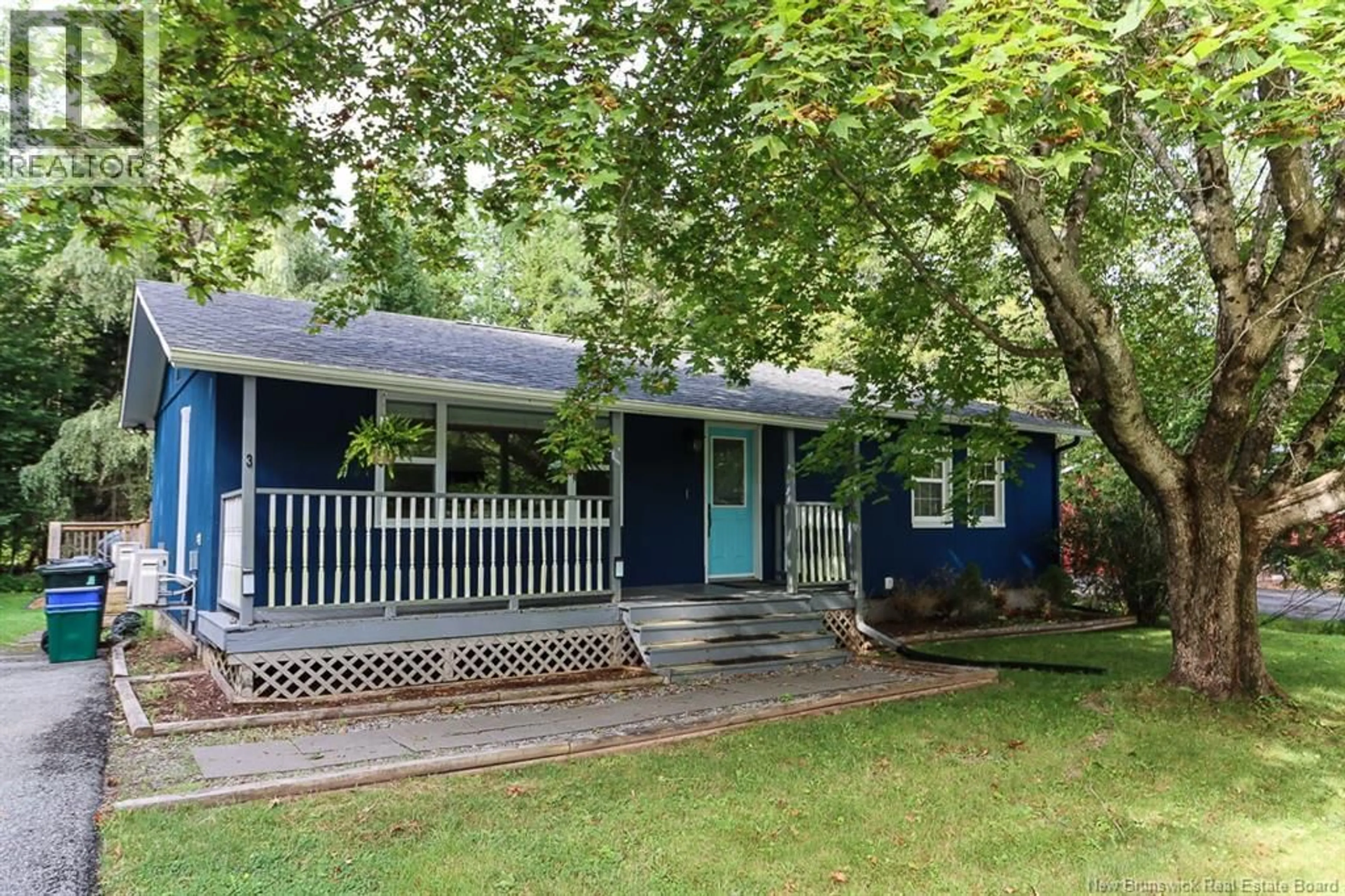 Home with vinyl exterior material, street for 3 PARKWOOD DRIVE, Quispamsis New Brunswick E2E1P4
