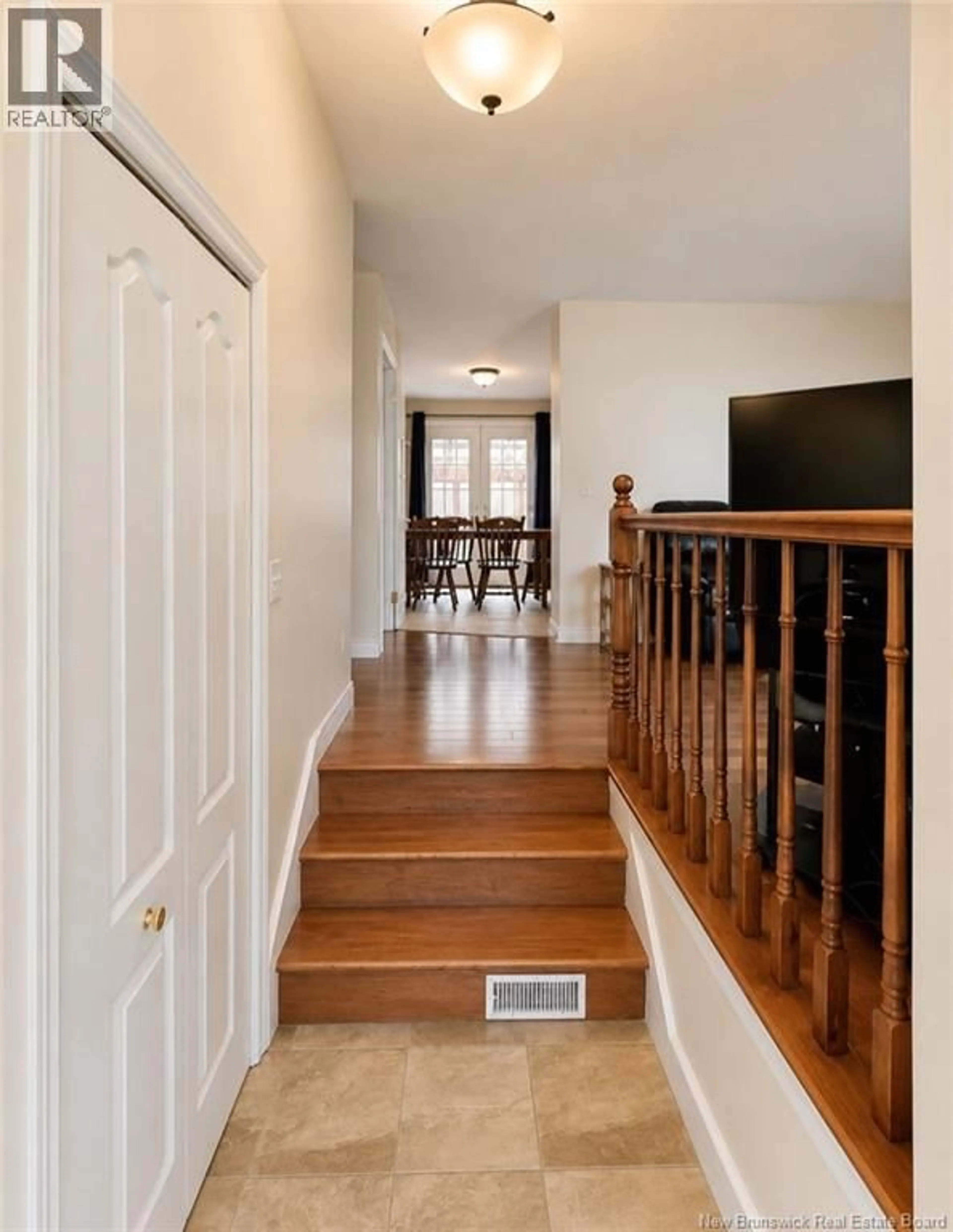 Indoor entryway for 11 PEMBROKE CRESCENT, Riverview New Brunswick E1B3Z9