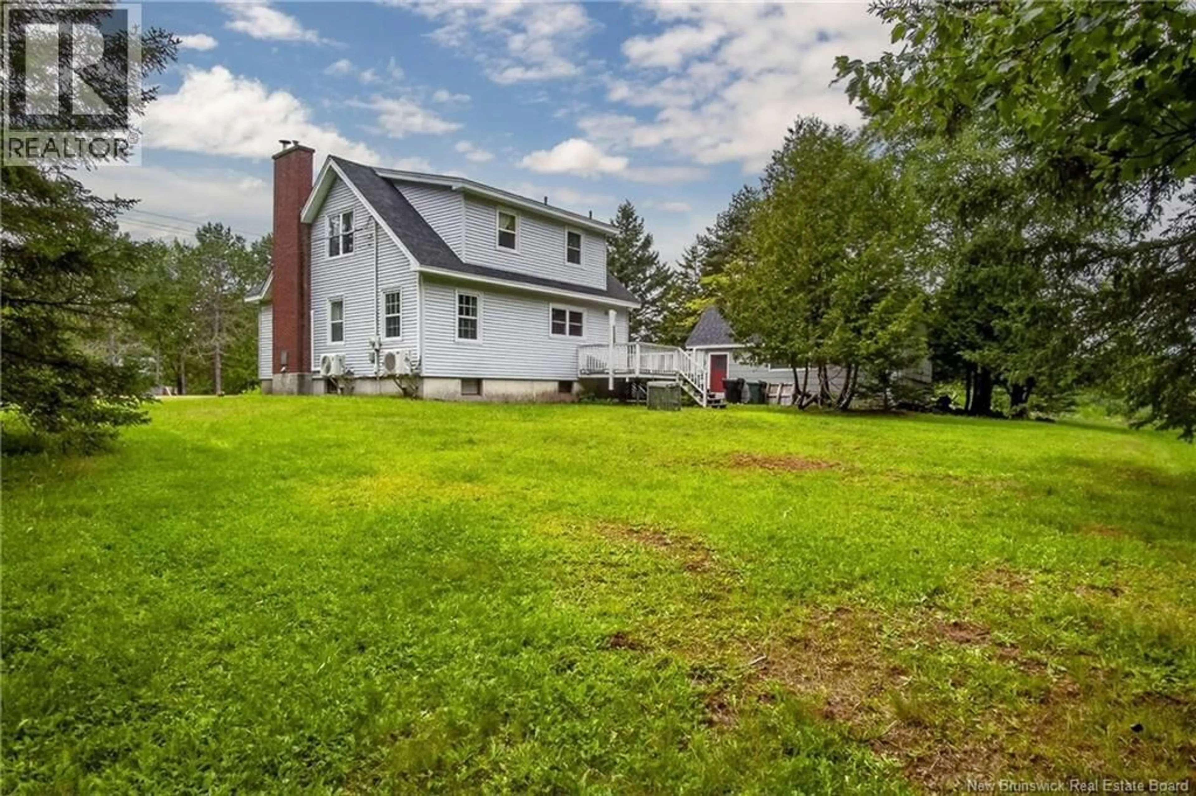 A pic from outside/outdoor area/front of a property/back of a property/a pic from drone, unknown for 85 QUISPAMSIS ROAD, Quispamsis New Brunswick E2E1P1
