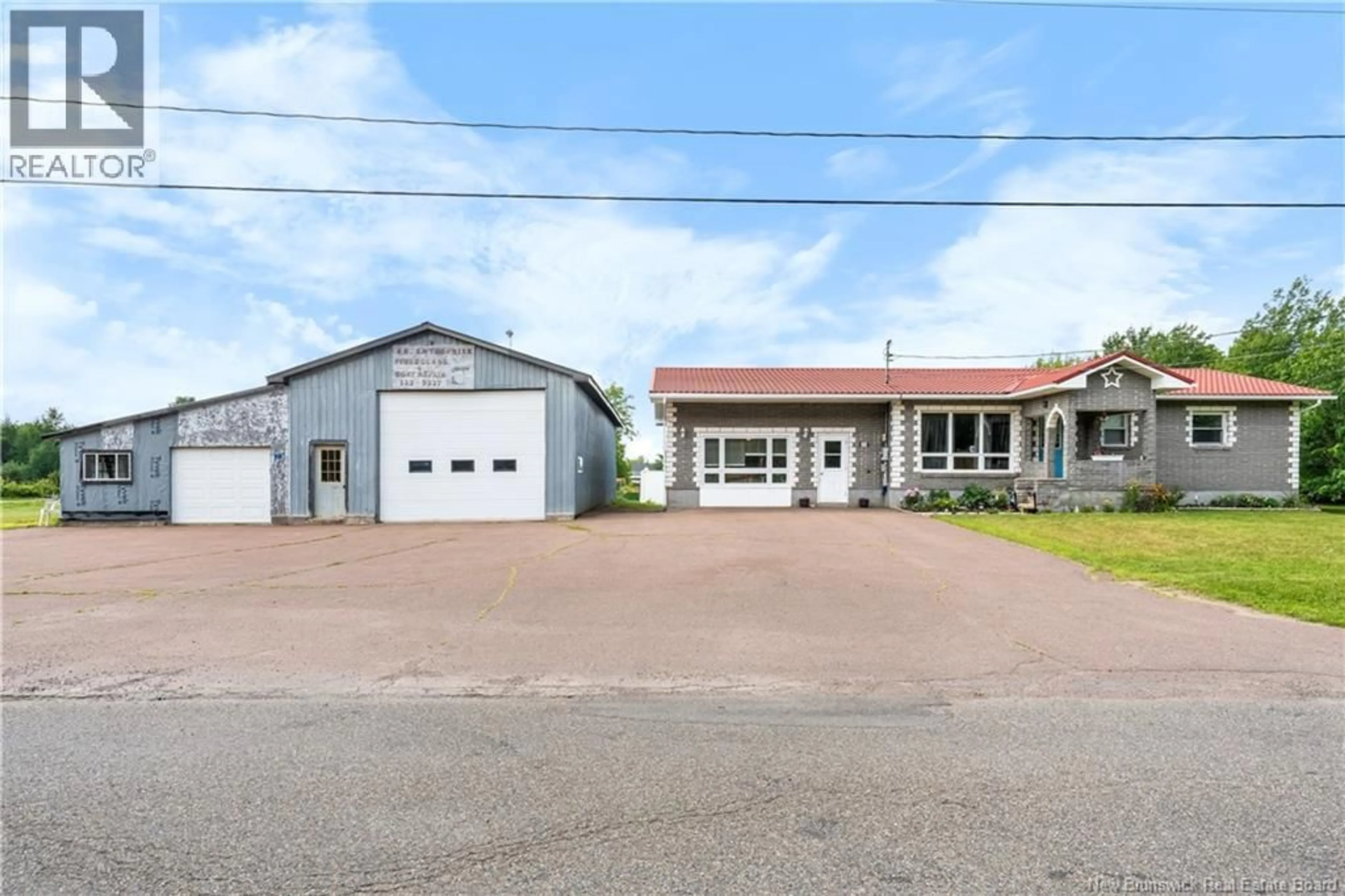 Indoor garage for 31-33 BEN DAIGLE, Aldouane New Brunswick E4W5A3