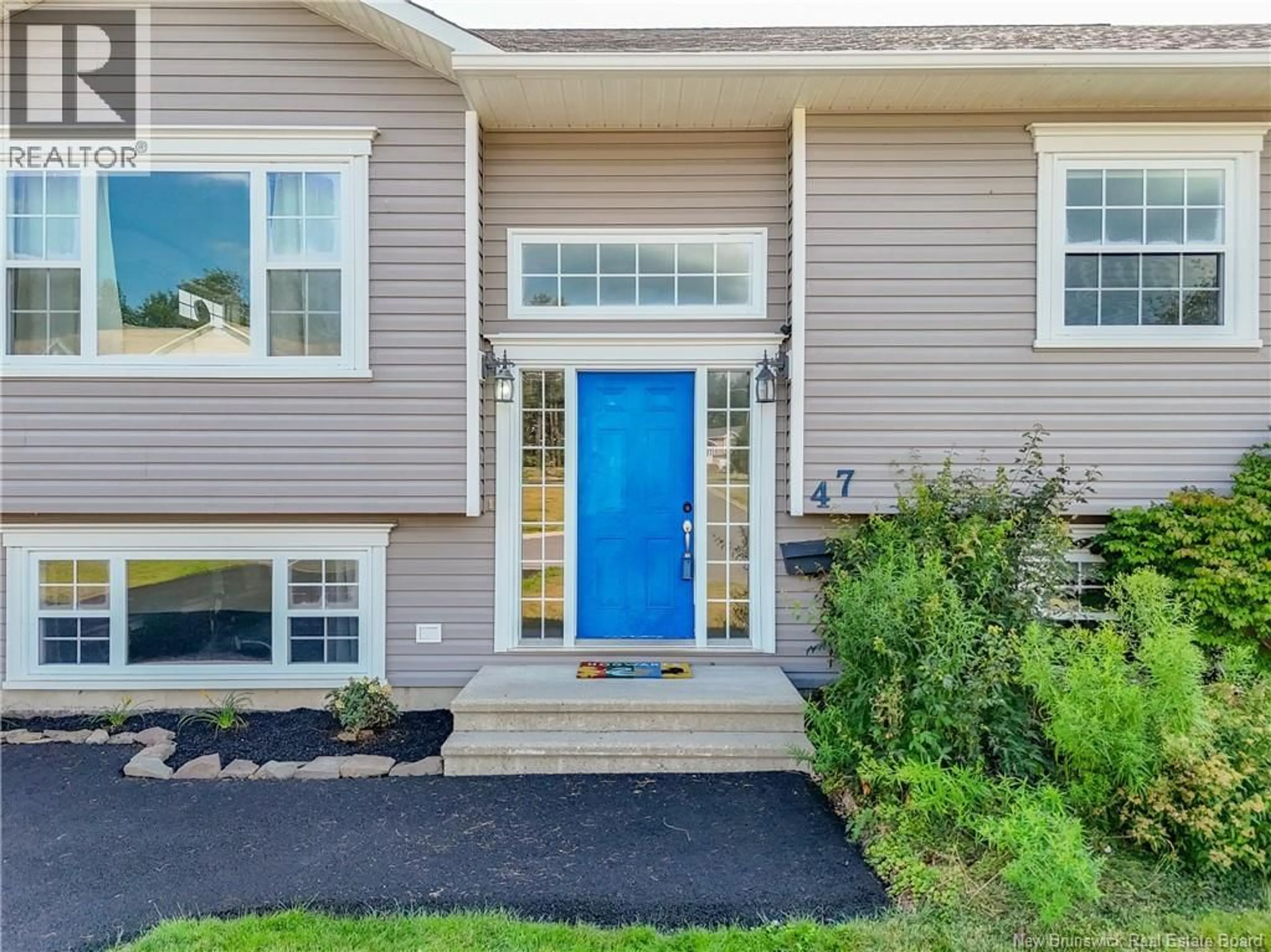 Home with vinyl exterior material, street for 47 DAWSON DRIVE, Oromocto New Brunswick E2V4S9