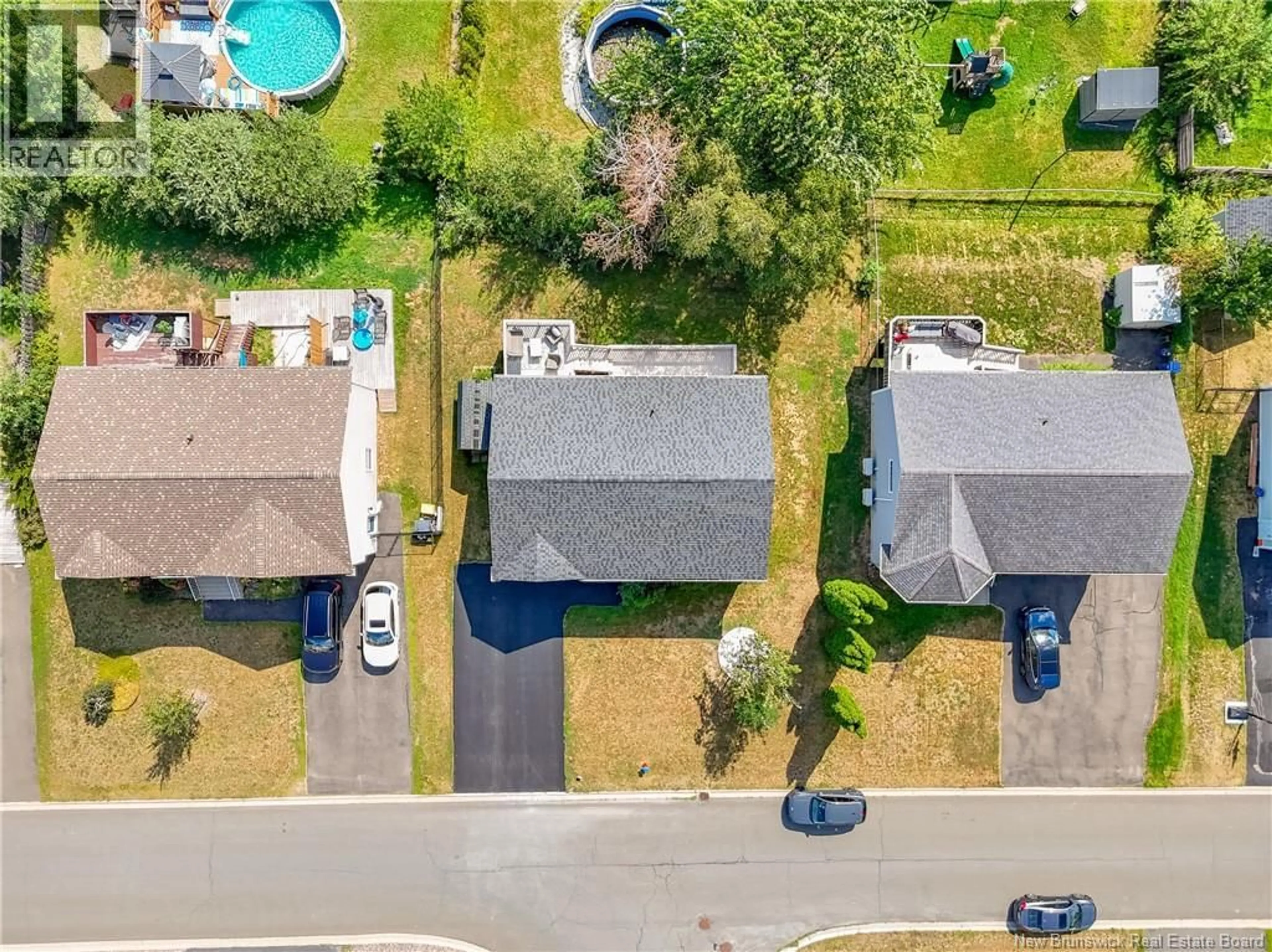 A pic from outside/outdoor area/front of a property/back of a property/a pic from drone, street for 47 DAWSON DRIVE, Oromocto New Brunswick E2V4S9