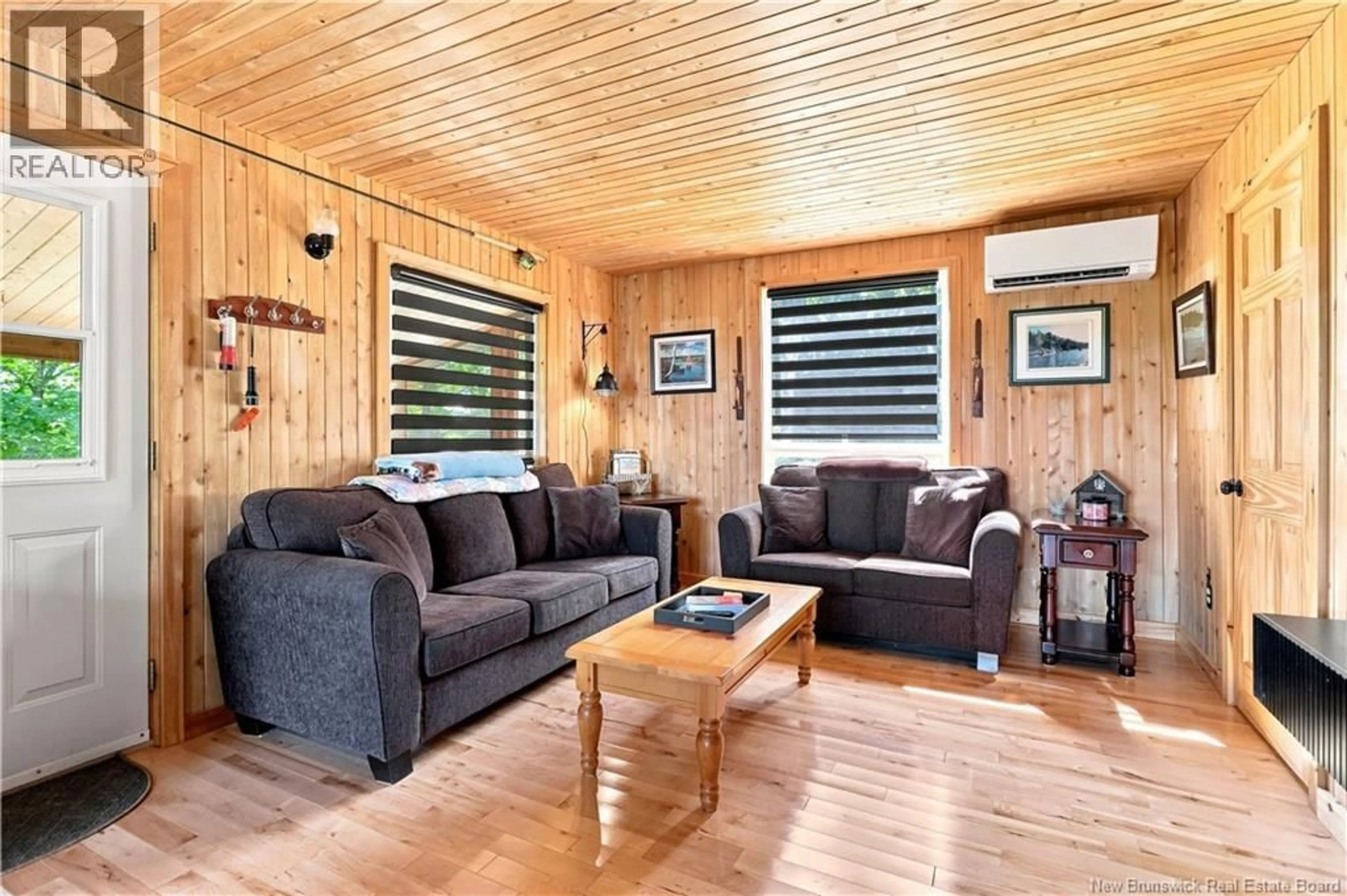 Living room with furniture, wood/laminate floor for 990 BLOOMFIELD RIDGE ROAD, Hayesville New Brunswick E6A1V2