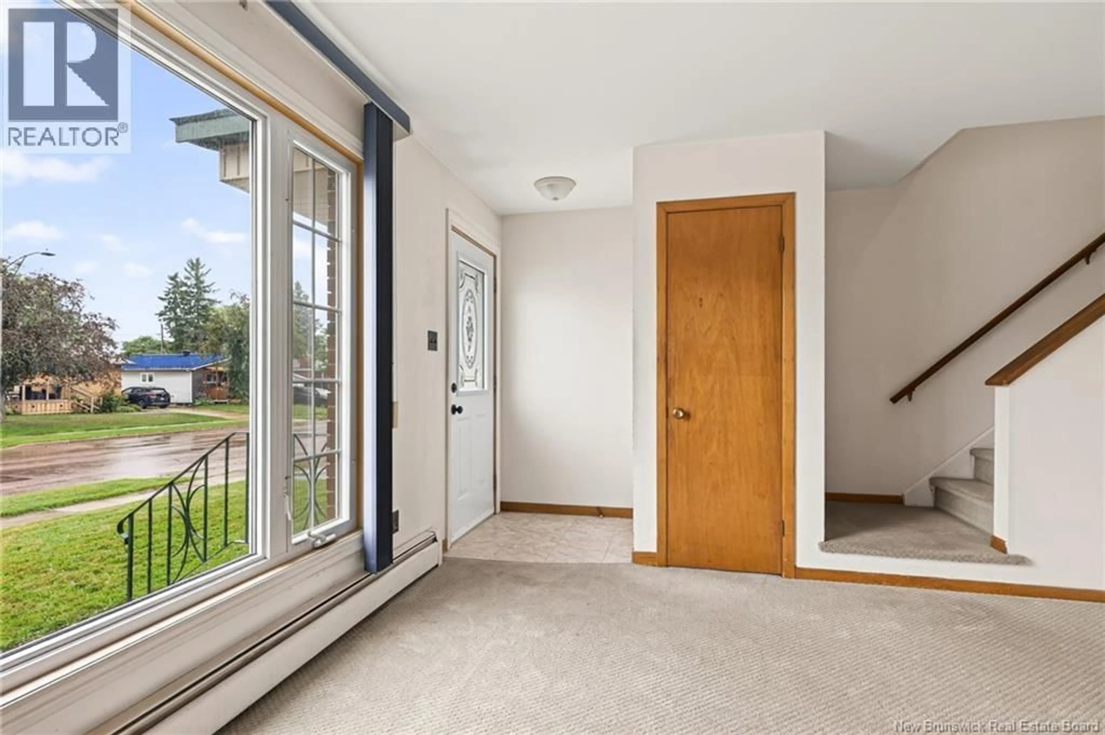 Indoor entryway for 164-166 AYER AVENUE, Moncton New Brunswick E1C8G8