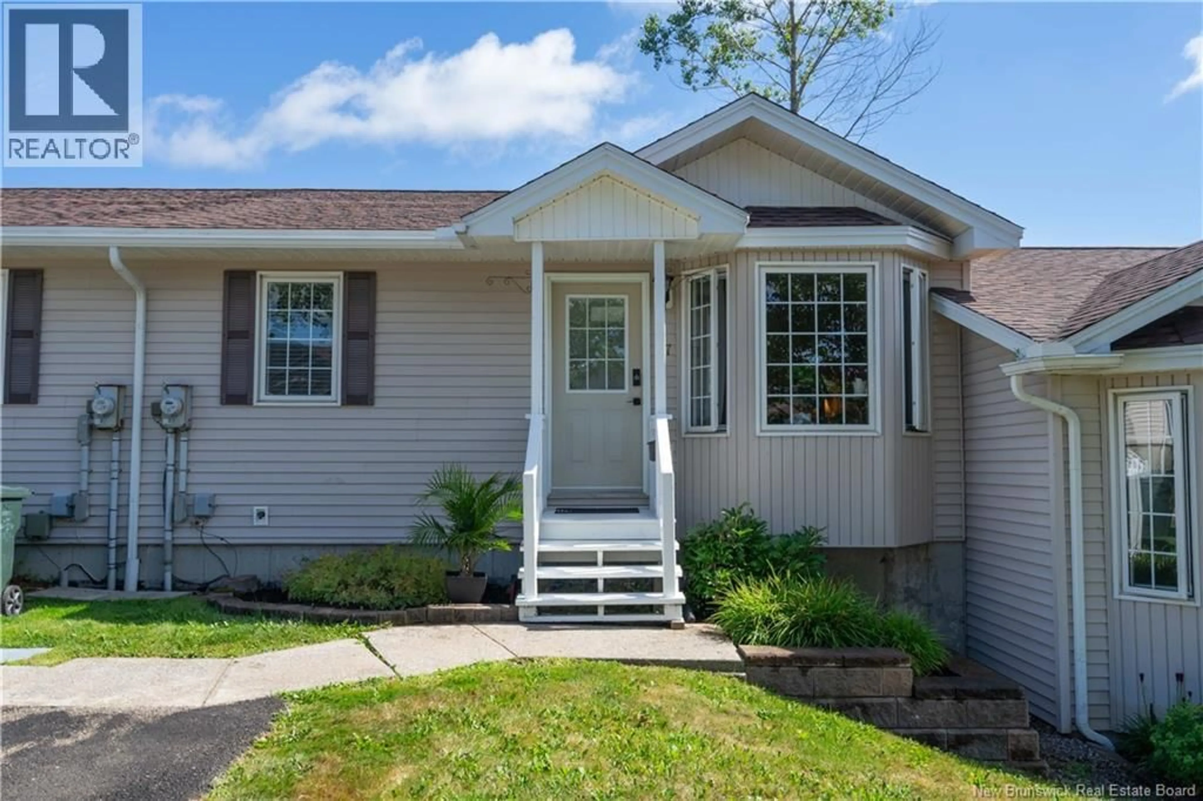 Home with vinyl exterior material, street for 17 DERRICK COURT, Saint John New Brunswick E2L4N6