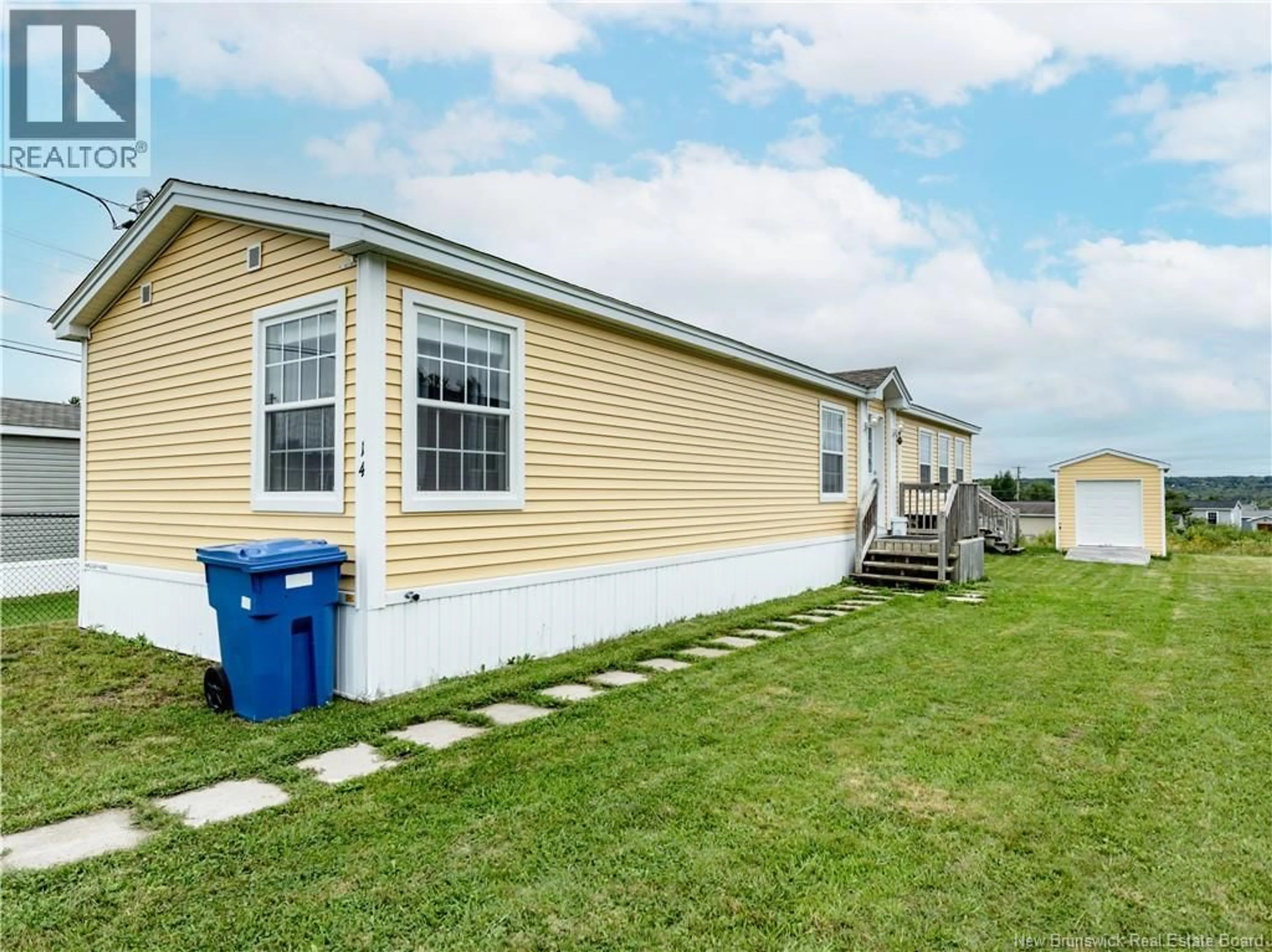 Home with vinyl exterior material, water/lake/river/ocean view for 14 TELEX, Dieppe New Brunswick E1A8H5