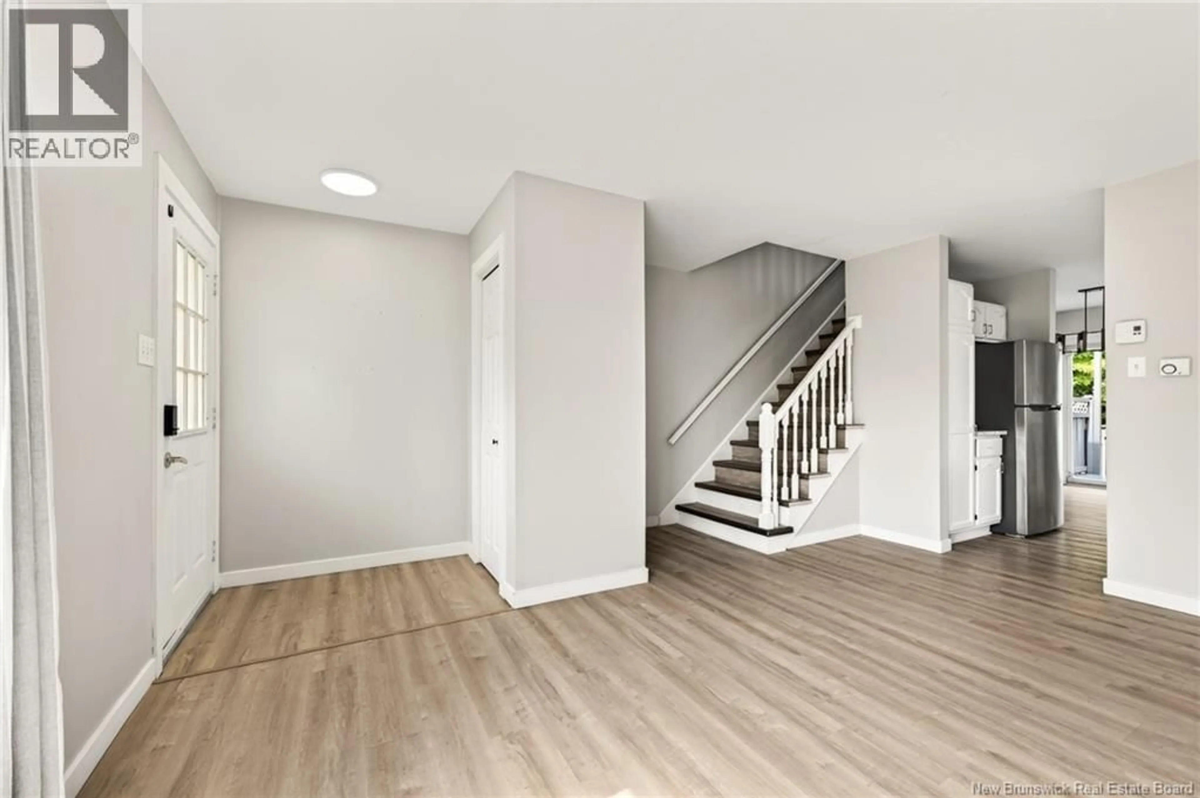 Indoor entryway for 114 PALISADE, Moncton New Brunswick E1A5K2