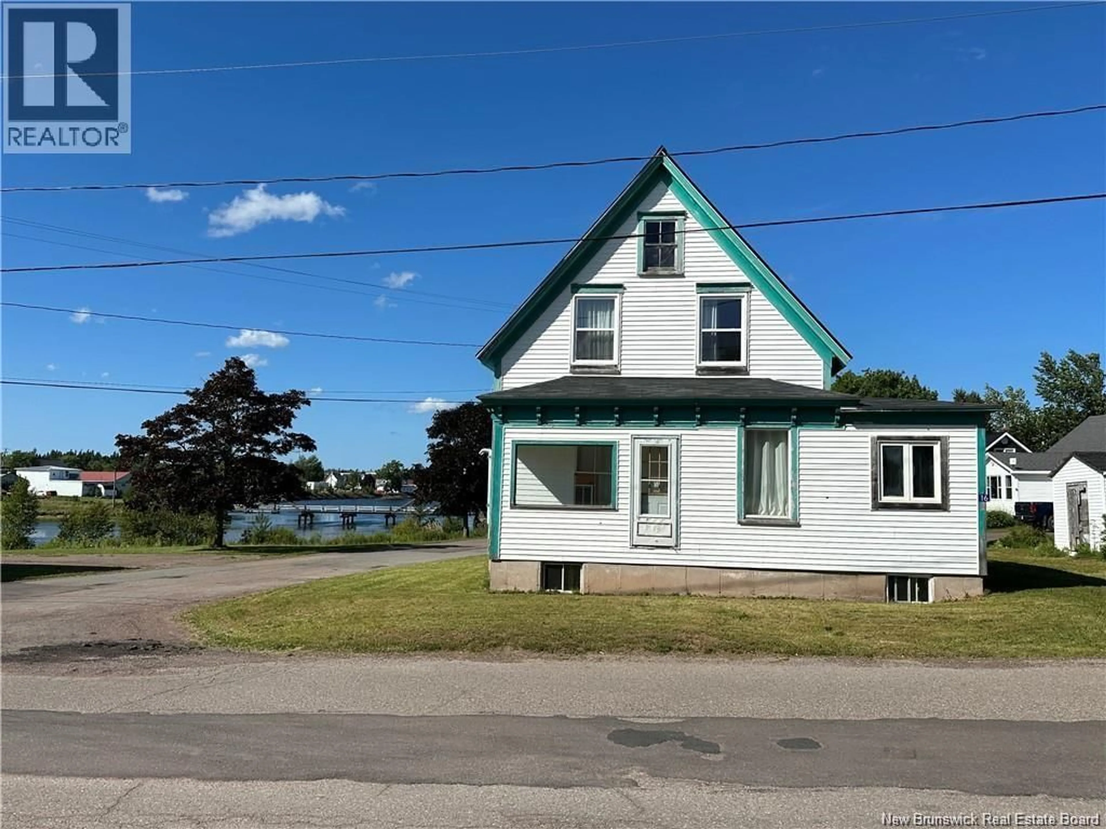 A pic from outside/outdoor area/front of a property/back of a property/a pic from drone, unknown for 16 FORT STREET, Port Elgin New Brunswick E4M1L4