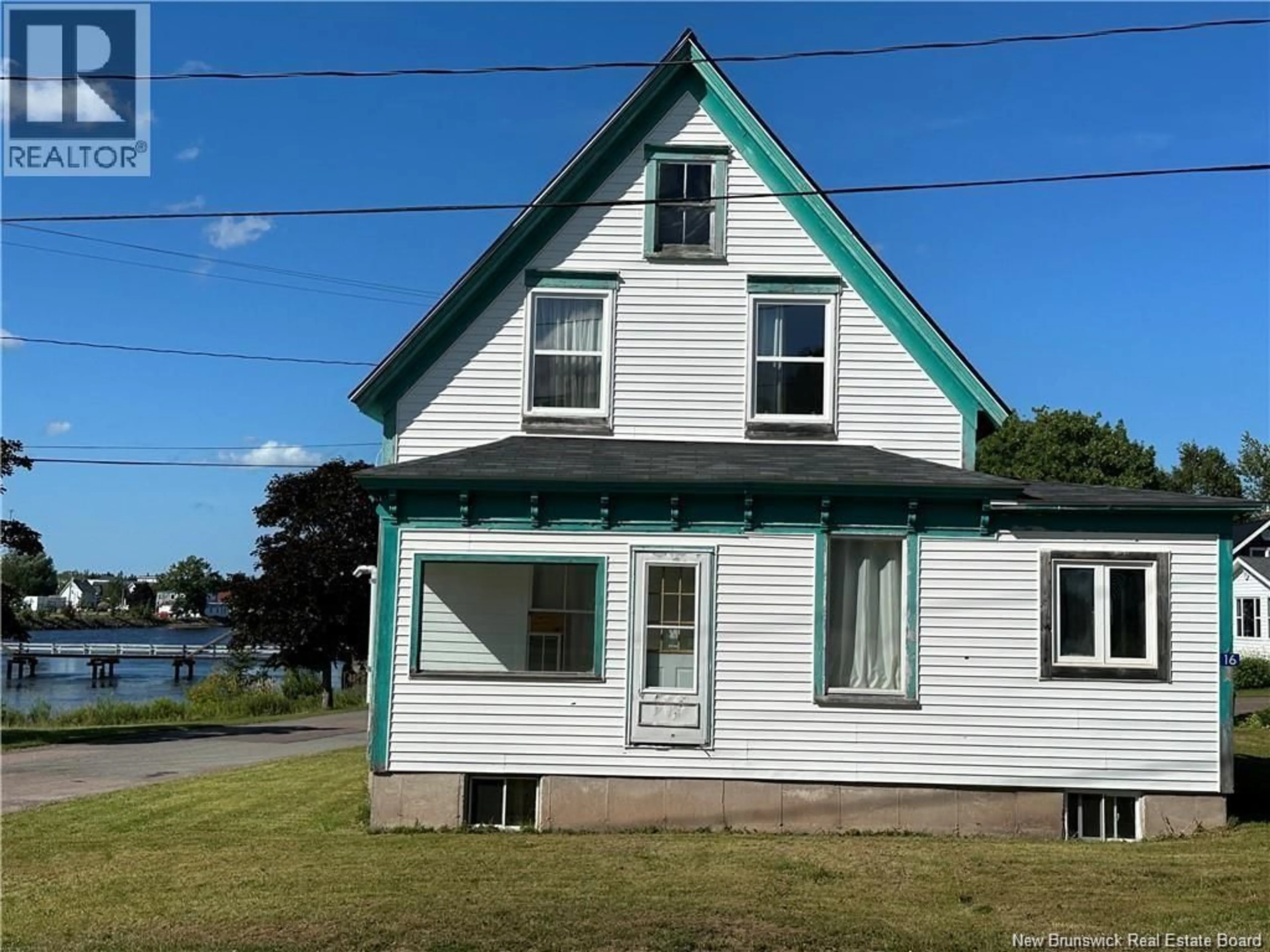 Home with vinyl exterior material, street for 16 FORT STREET, Port Elgin New Brunswick E4M1L4