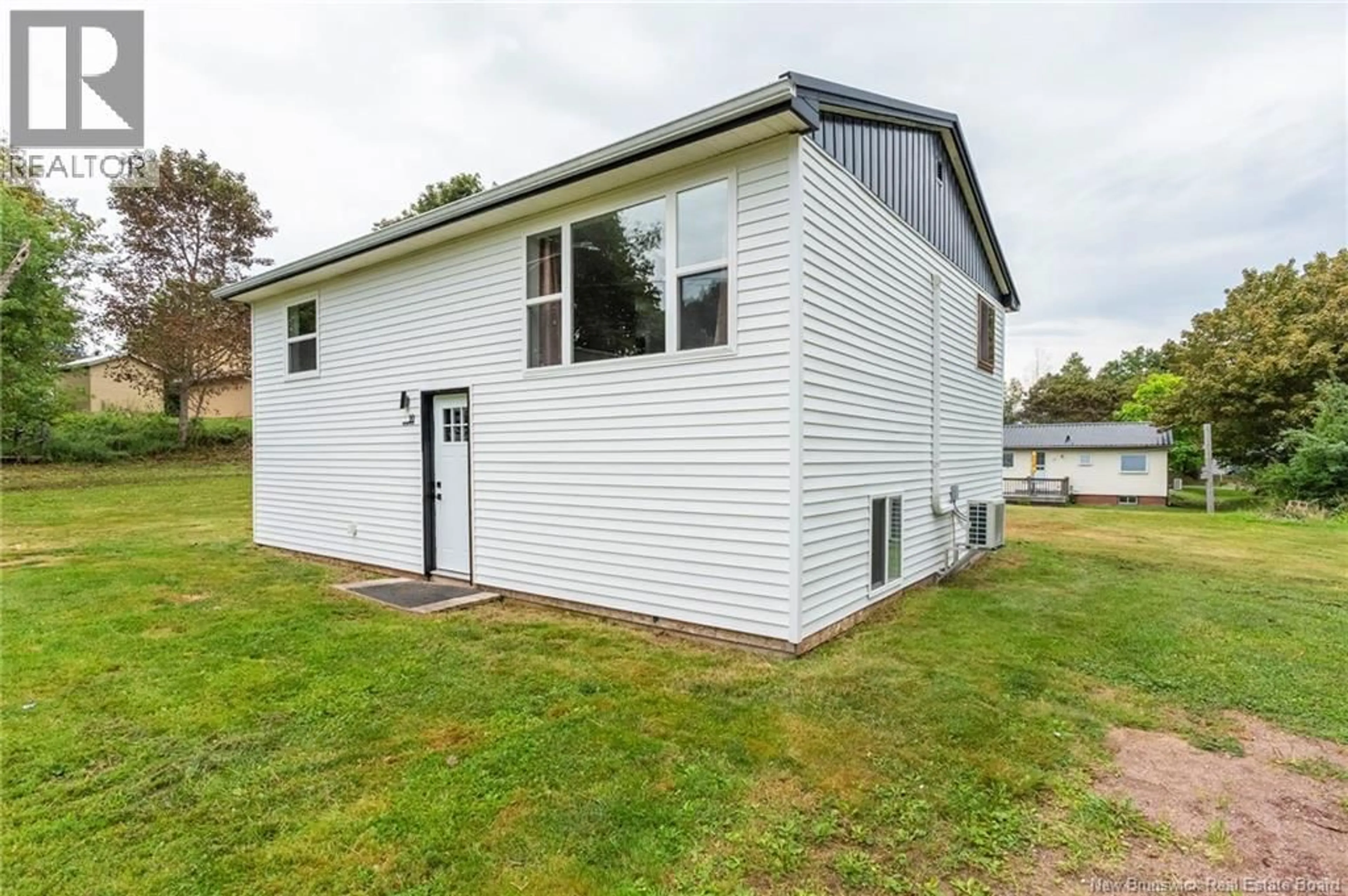 Home with vinyl exterior material, building for 10 BALSER PLACE, Sackville New Brunswick E4L3C9
