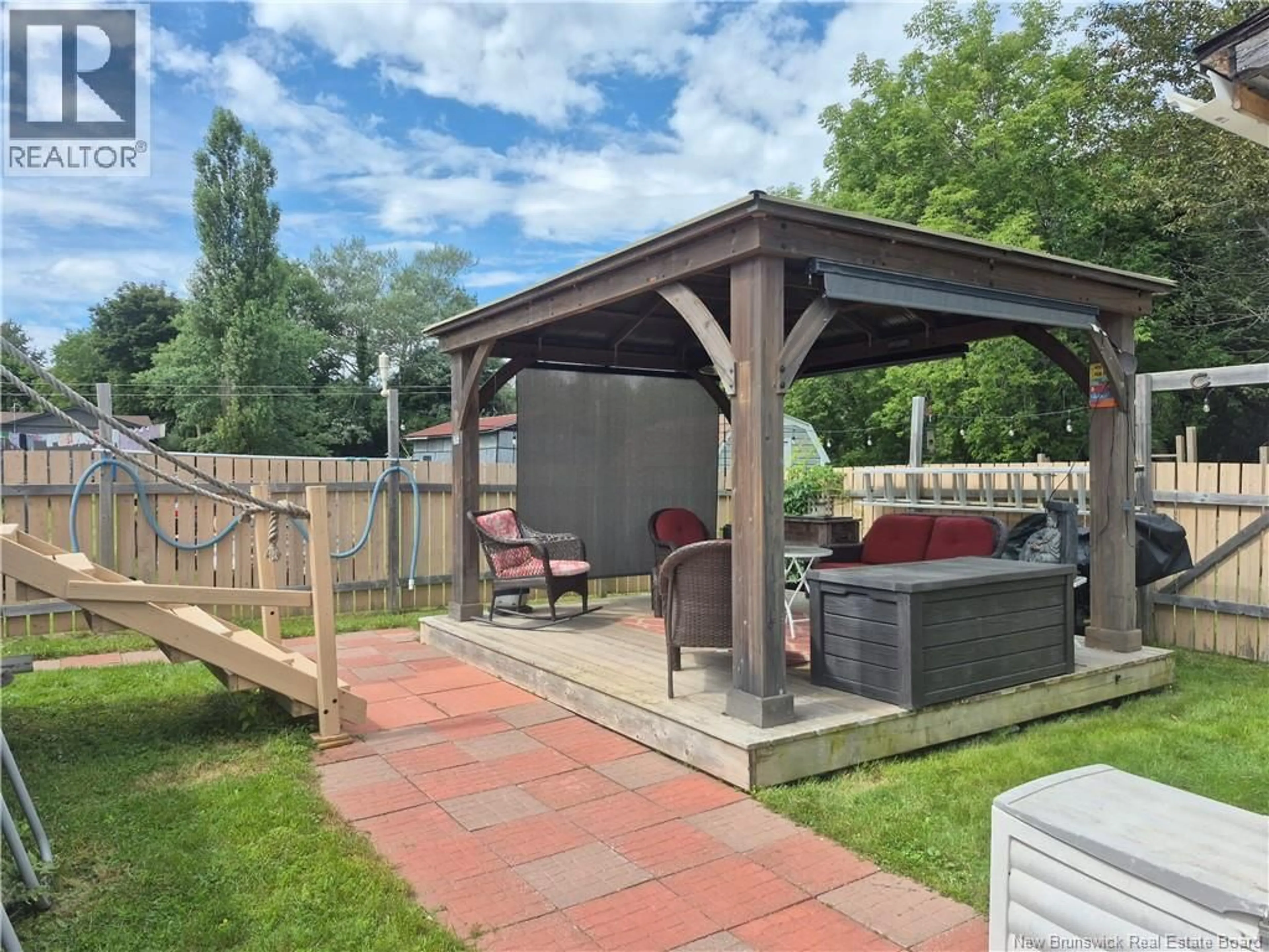 Patio, street for 580 RUE GARDEN, Bathurst New Brunswick E2A2P6