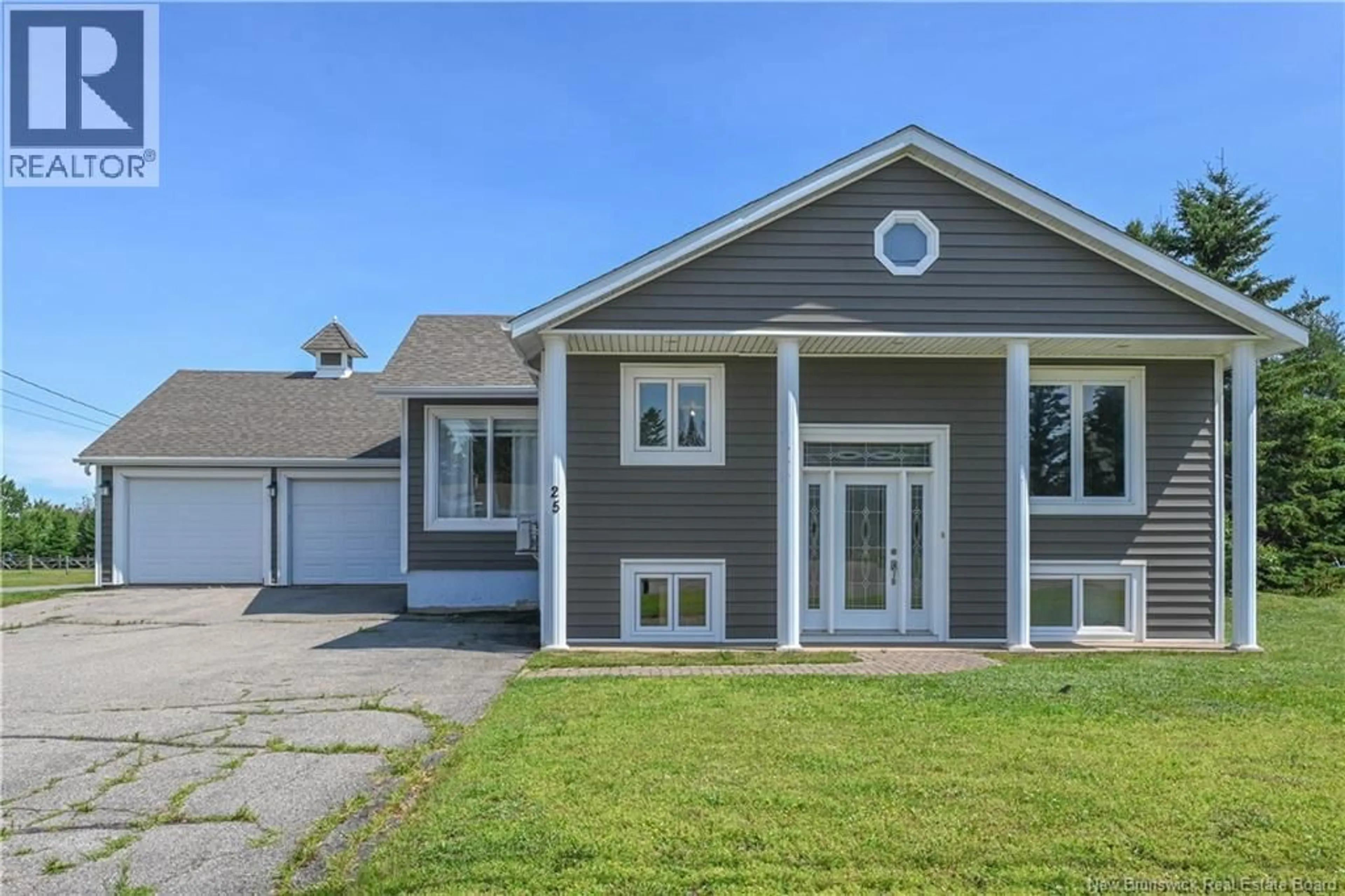 Home with vinyl exterior material, street for 25 RUE DU VOILIER, Caraquet New Brunswick E1W1A4