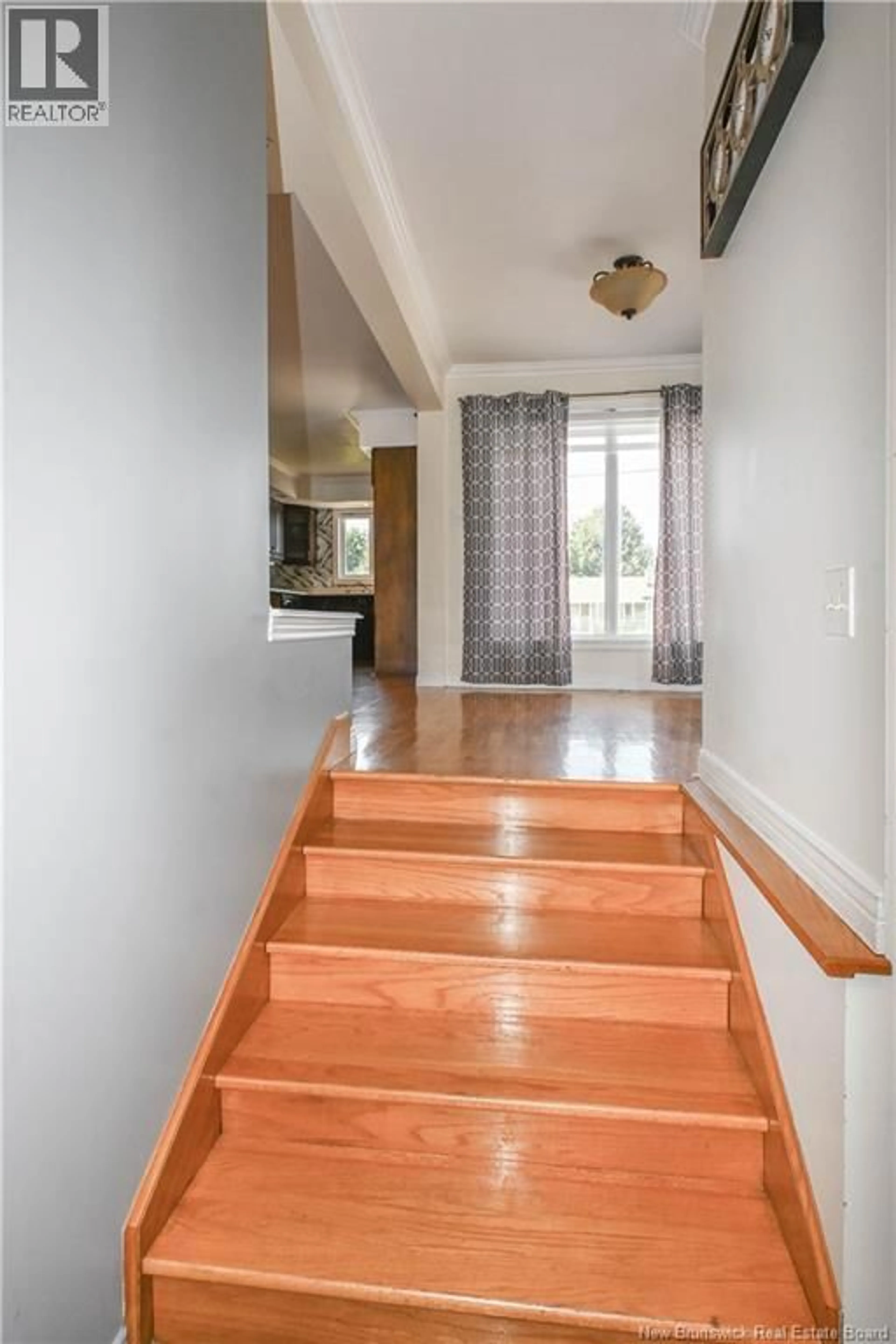 Indoor entryway for 25 RUE DU VOILIER, Caraquet New Brunswick E1W1A4