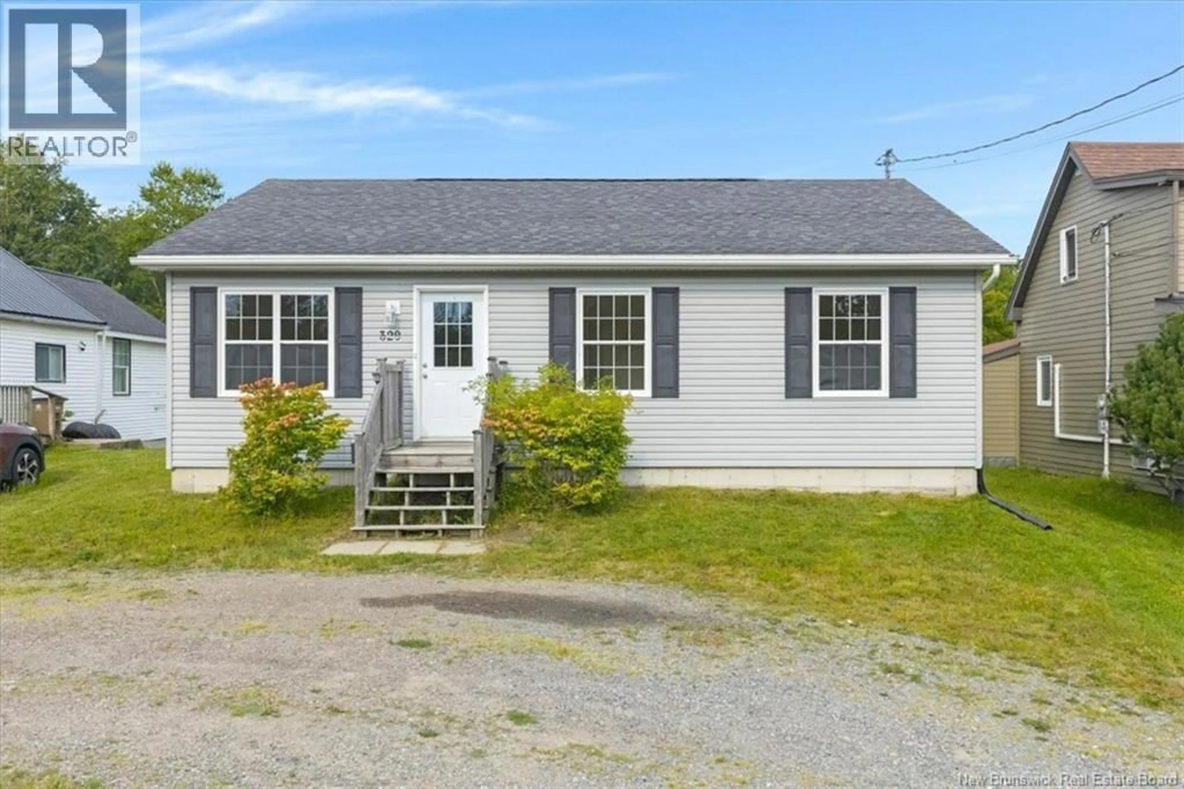 Home with vinyl exterior material, street for 329 HAWTHORNE AVE EXT, Saint John New Brunswick E2K3T1