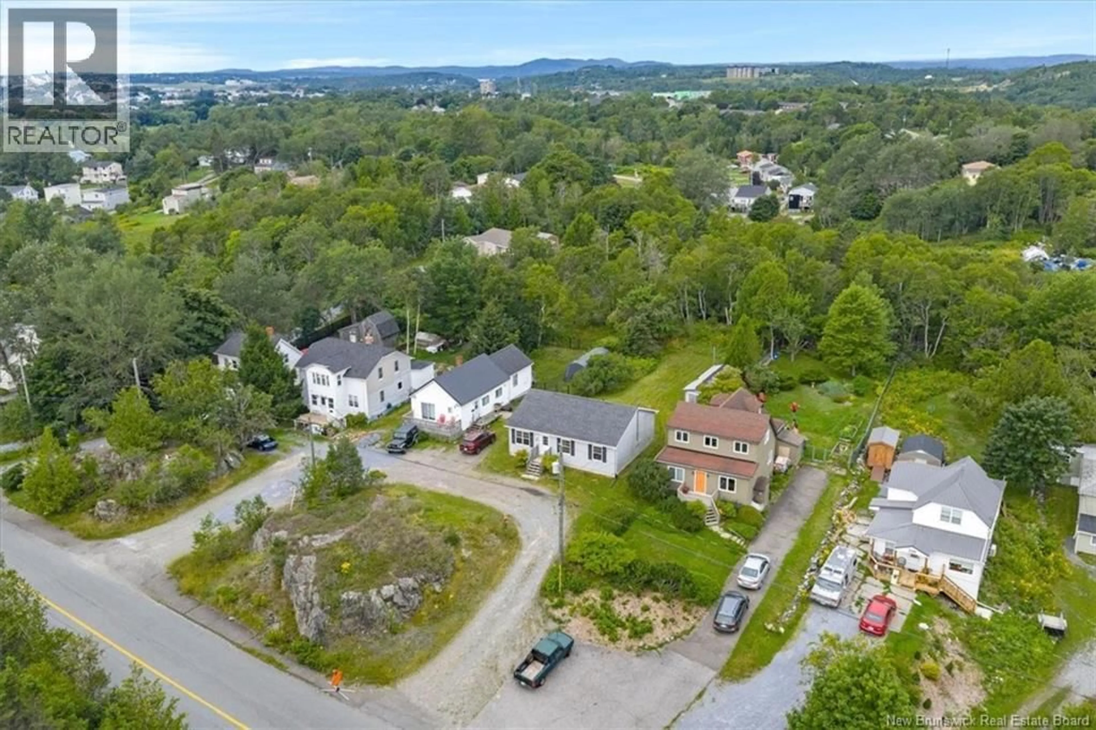A pic from outside/outdoor area/front of a property/back of a property/a pic from drone, unknown for 329 HAWTHORNE AVE EXT, Saint John New Brunswick E2K3T1