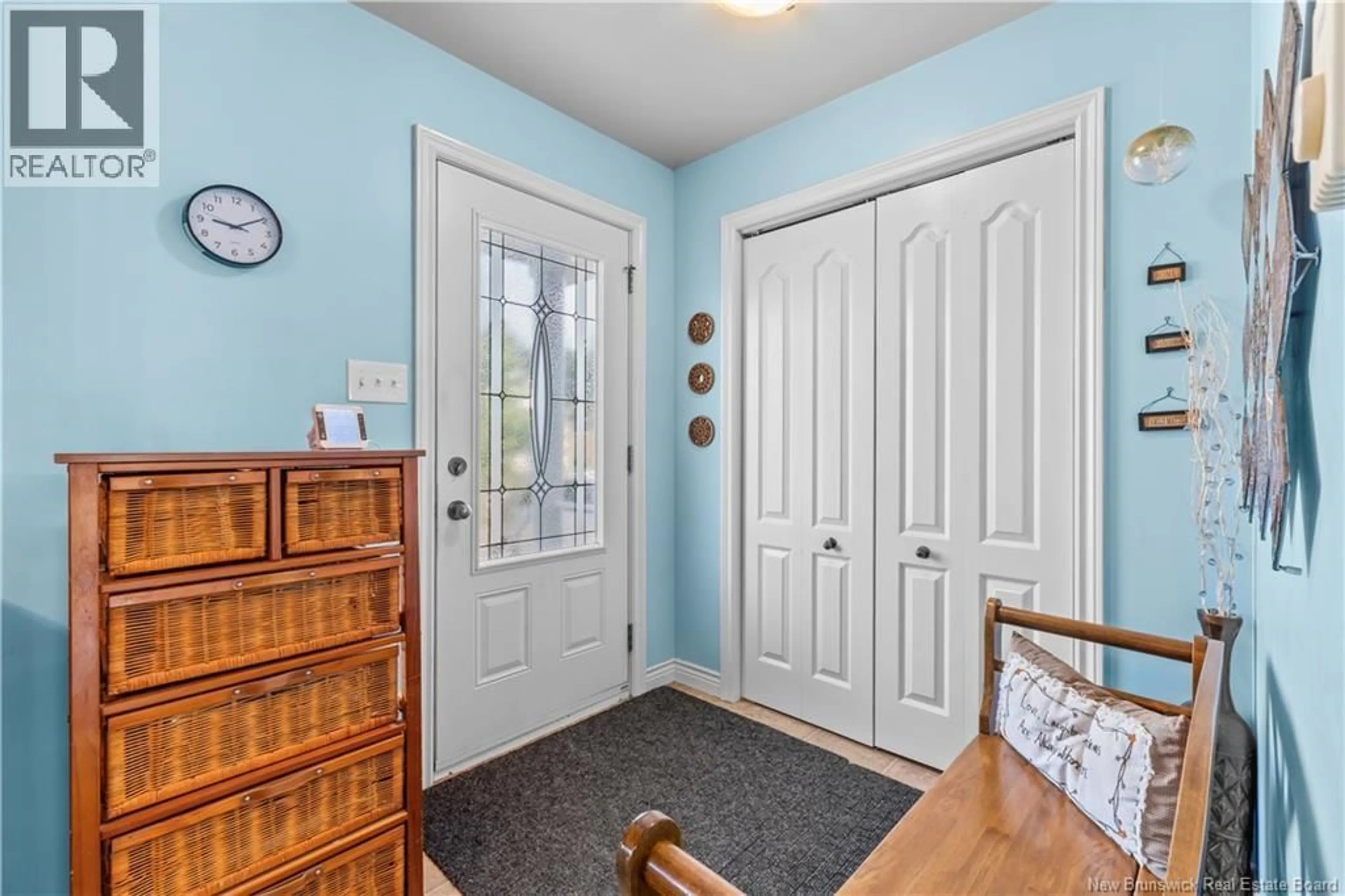 Indoor entryway for 147 DAMIEN, Dieppe New Brunswick E1A0G2