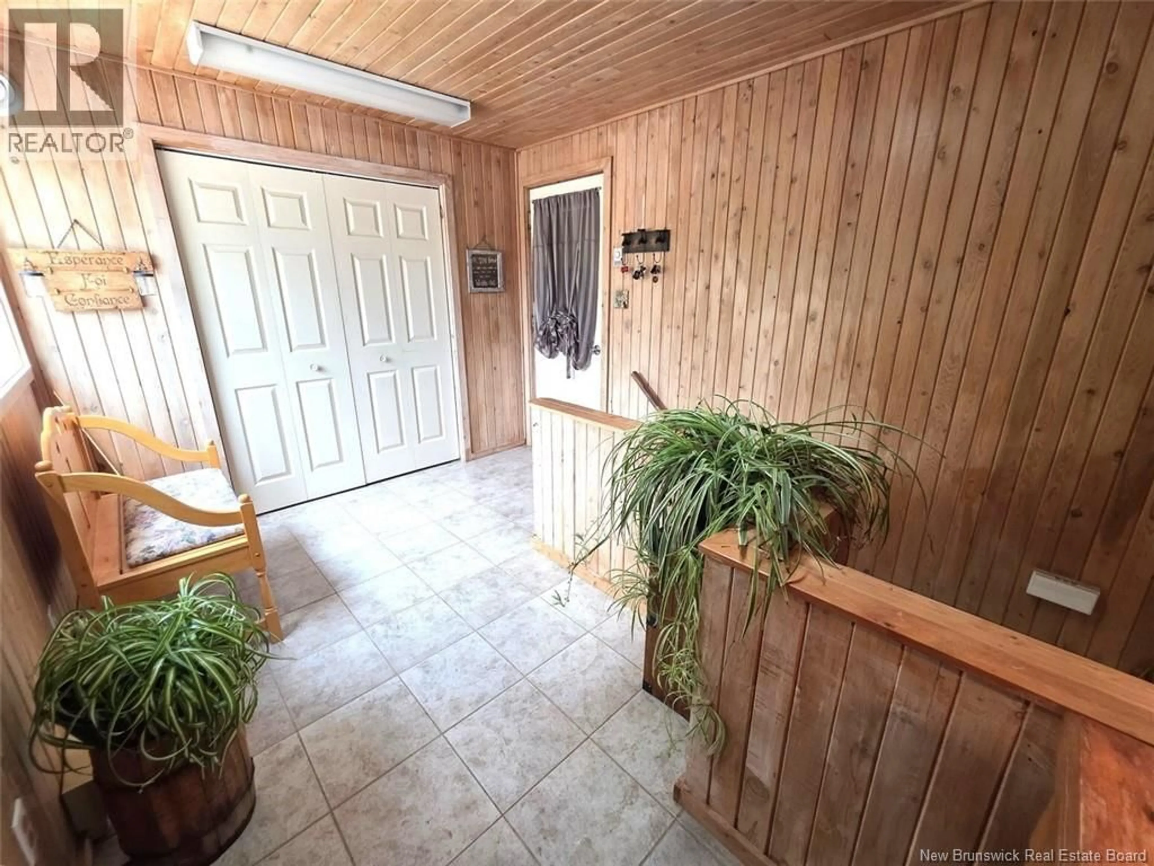 Indoor foyer for 1028 ROUTE 215 ROUTE, Saint-François-de-Madawaska New Brunswick E7A1G9
