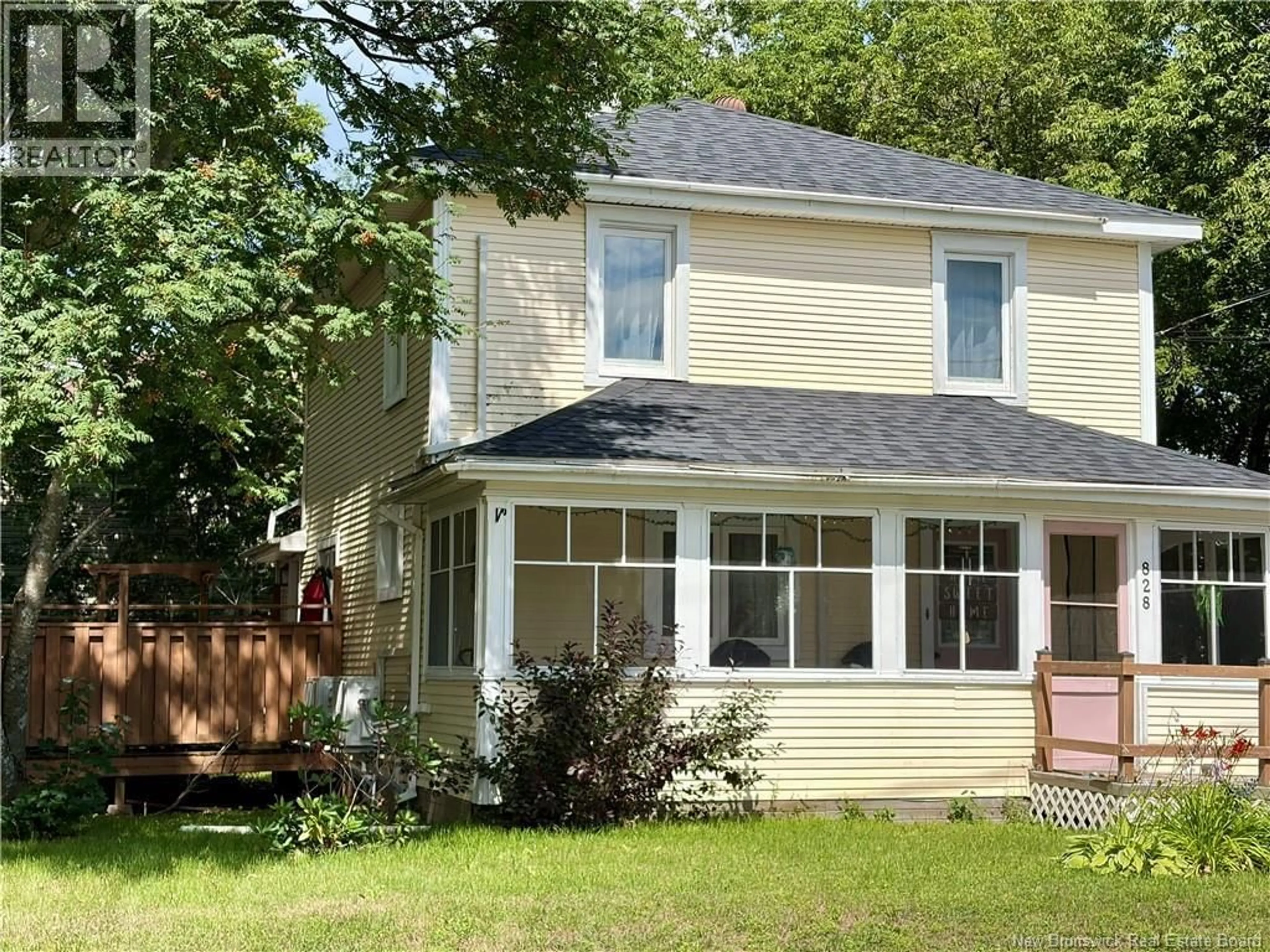 Home with vinyl exterior material, street for 828 LANDRY, Bathurst New Brunswick E2A2V3