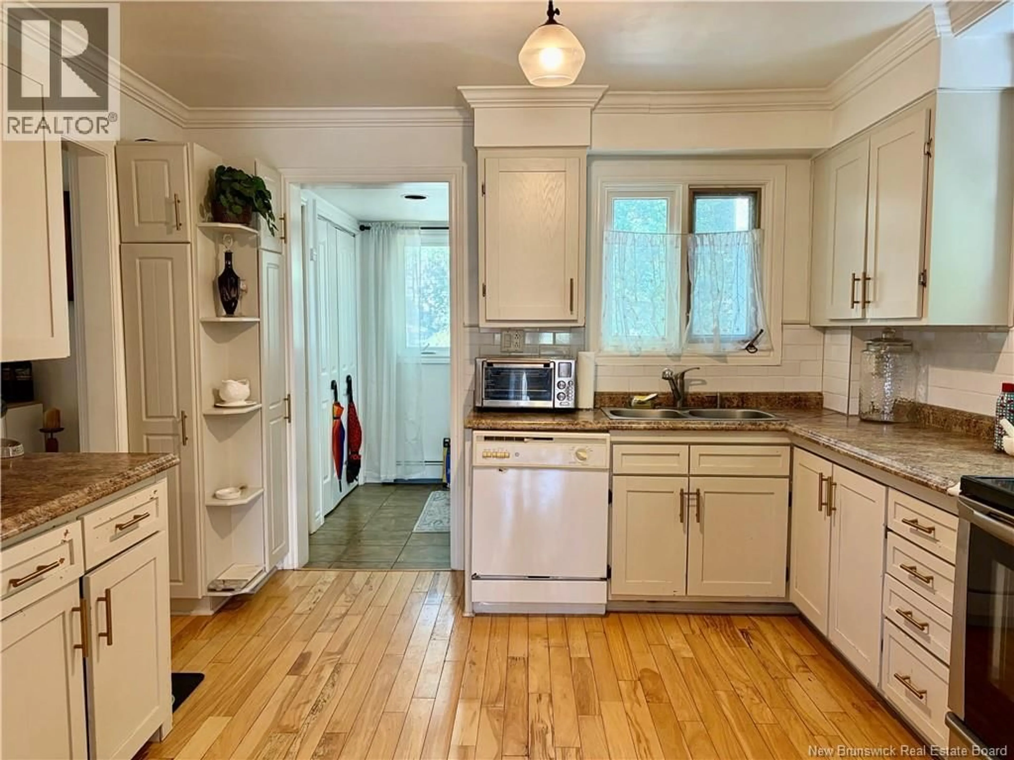 Standard kitchen, unknown for 828 LANDRY, Bathurst New Brunswick E2A2V3