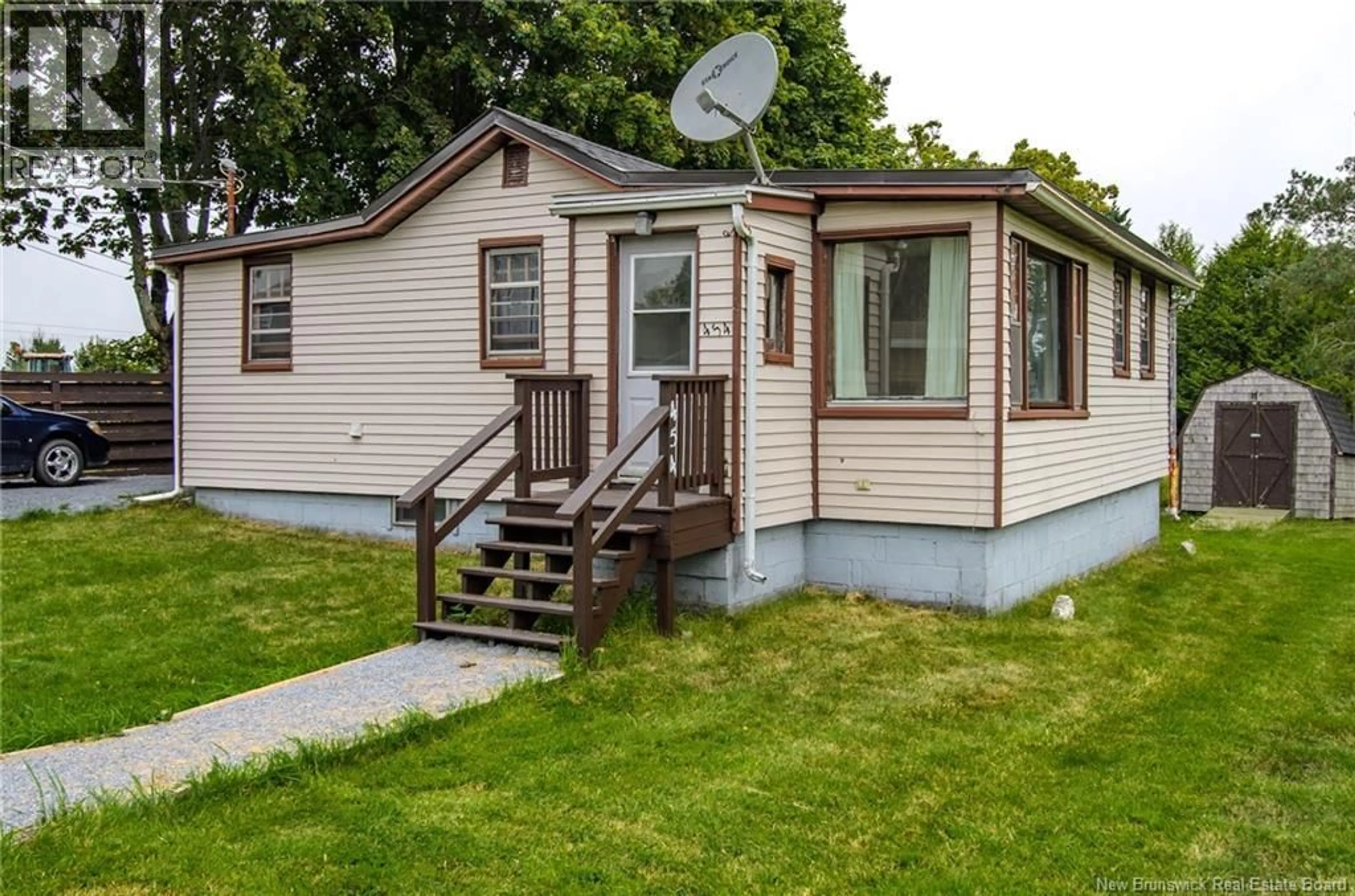 Home with vinyl exterior material, street for 454 MILFORD ROAD, Saint John New Brunswick E2M4R7