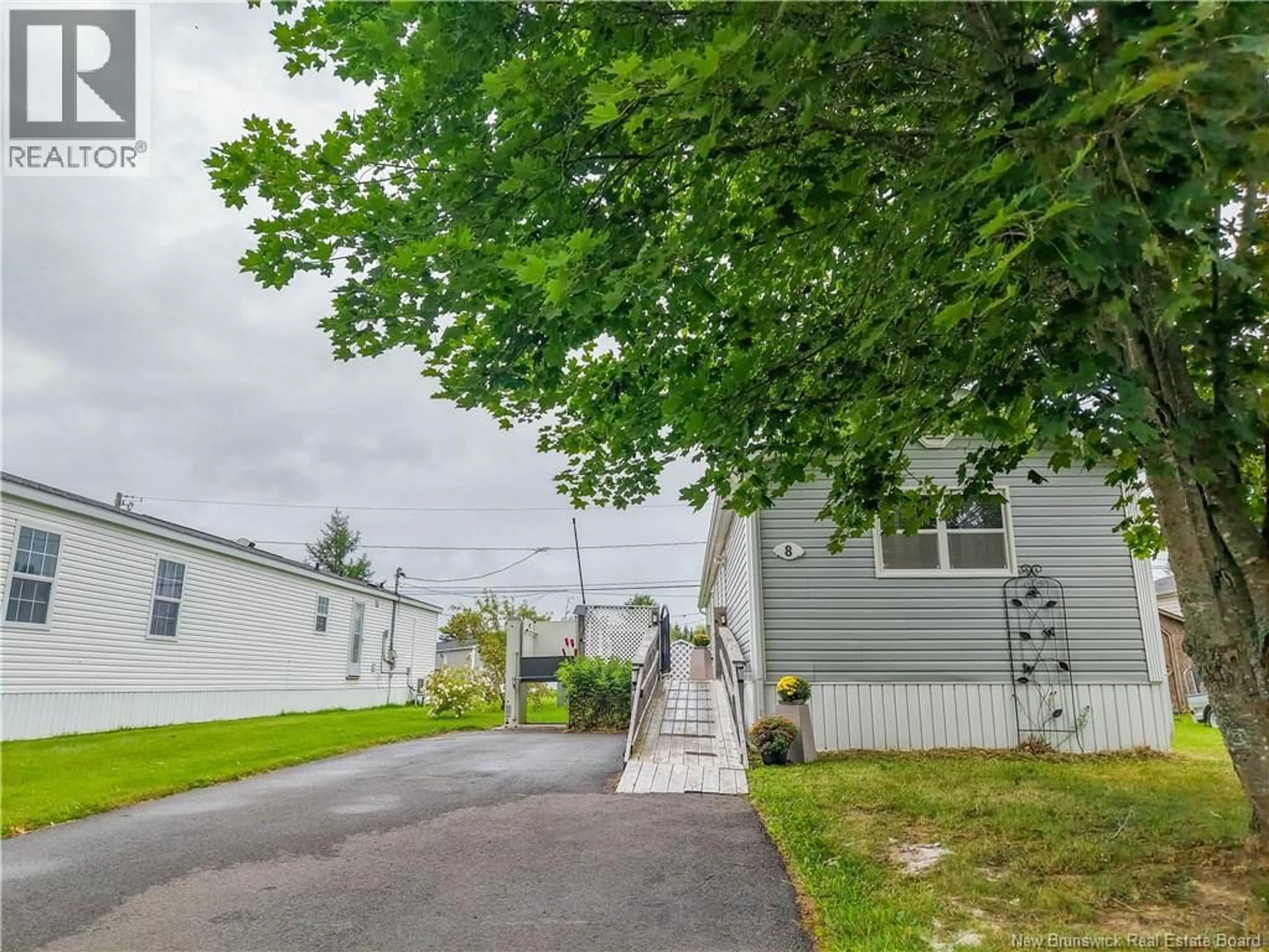 A pic from outside/outdoor area/front of a property/back of a property/a pic from drone, street for 8 WOOD AVENUE, Lincoln New Brunswick E3B6V5