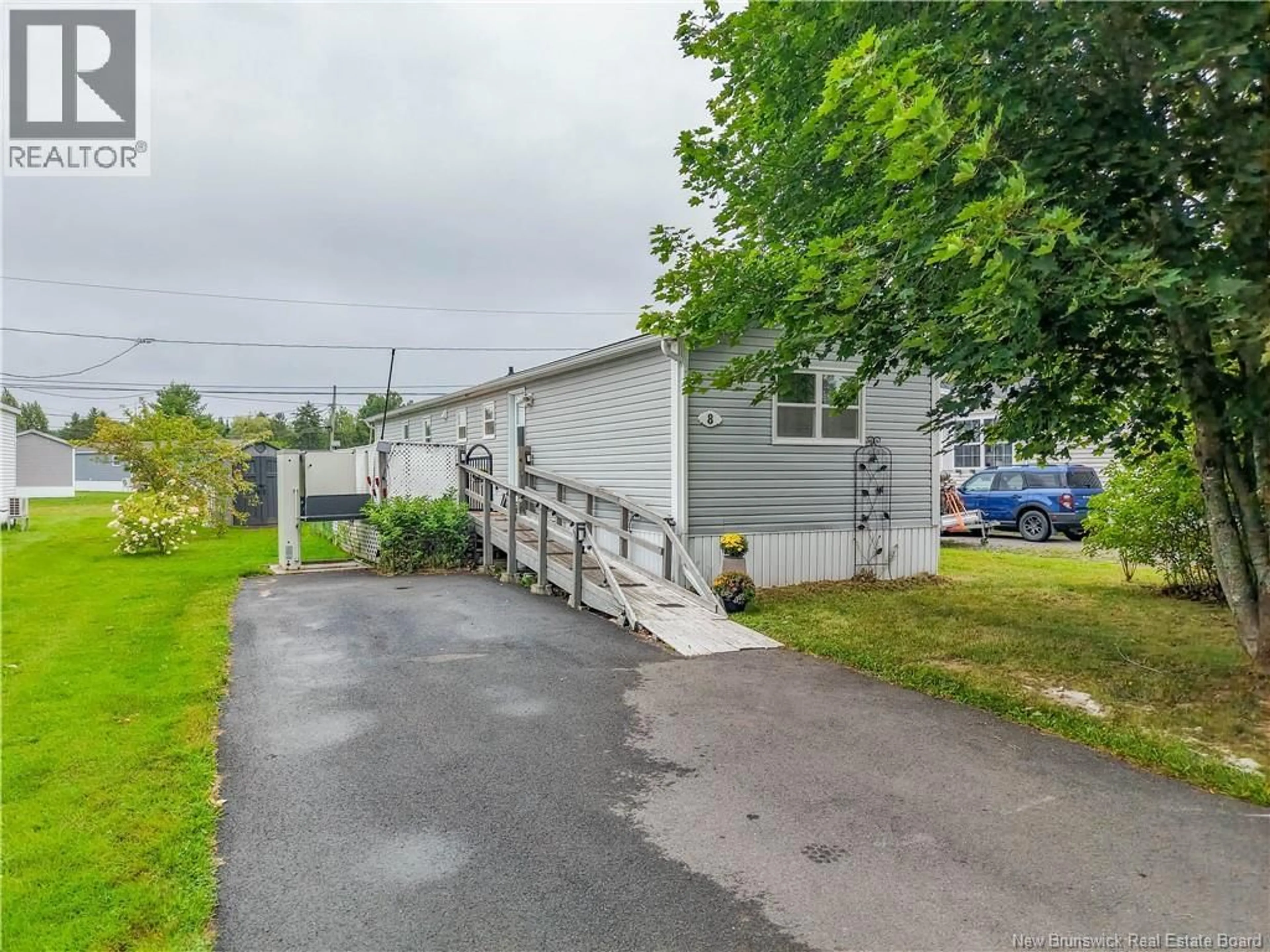 A pic from outside/outdoor area/front of a property/back of a property/a pic from drone, street for 8 WOOD AVENUE, Lincoln New Brunswick E3B6V5