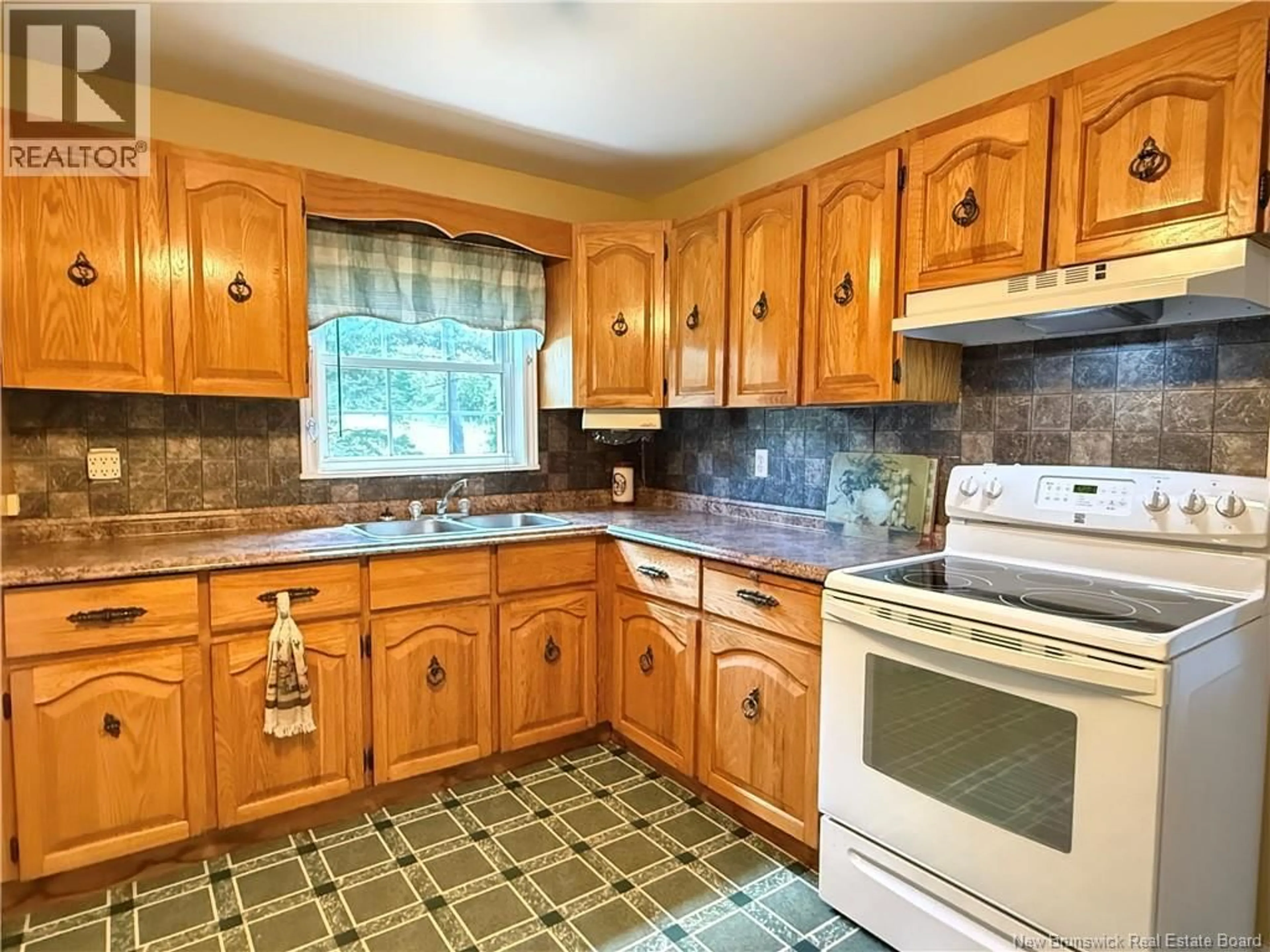 Standard kitchen, ceramic/tile floor for 2467 ROUTE 118, McKinleyville New Brunswick E9E2H4