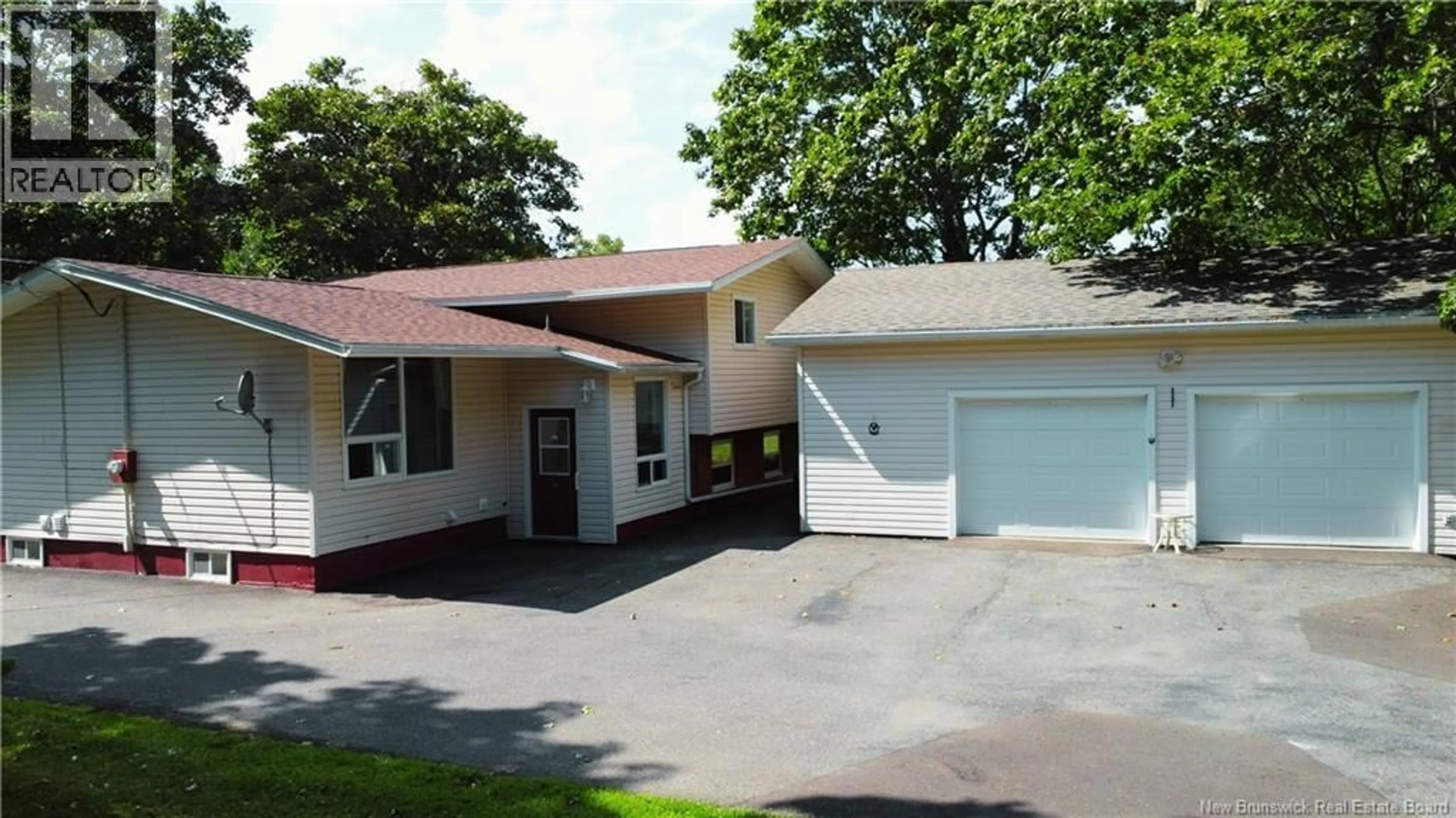 Home with vinyl exterior material, street for 886 MILLIDGE AVENUE, Saint John New Brunswick E2K2N9