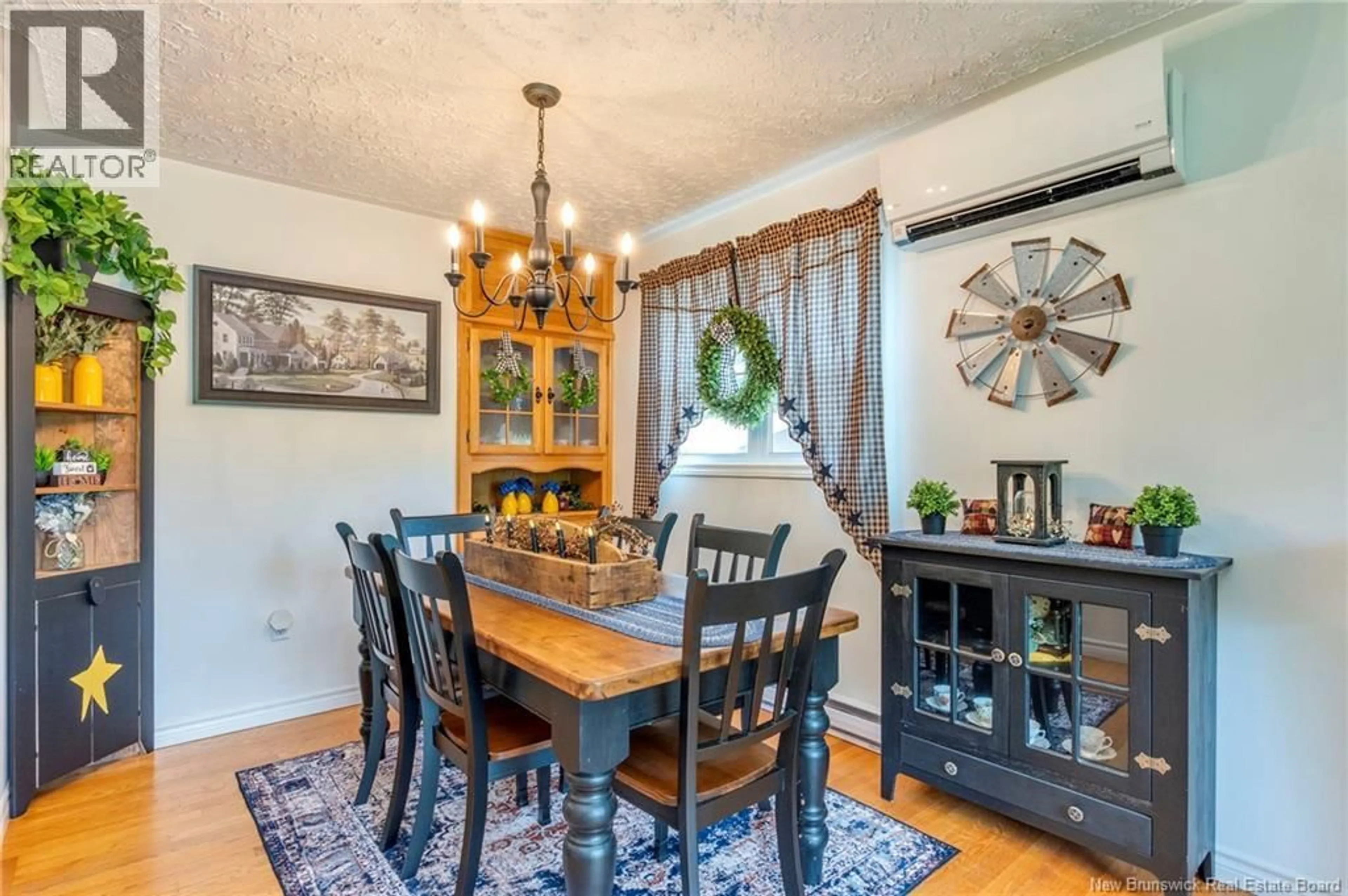 Dining room, wood/laminate floor for 125 INGLEWOOD DRIVE, Grand Bay-Westfield New Brunswick E5K2E4