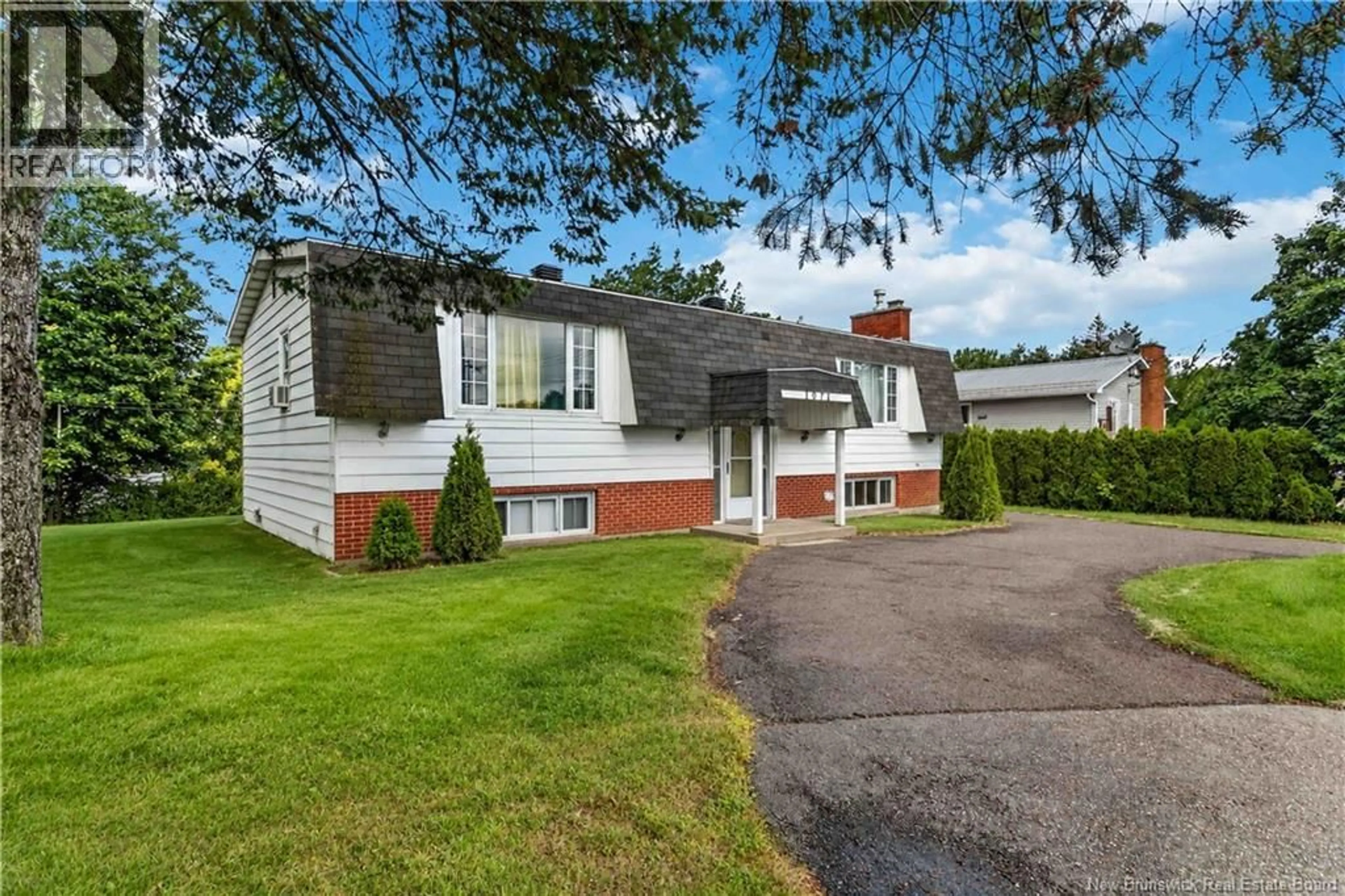 Home with vinyl exterior material, street for 1071 SMYTHE STREET, Fredericton New Brunswick E3B3H4