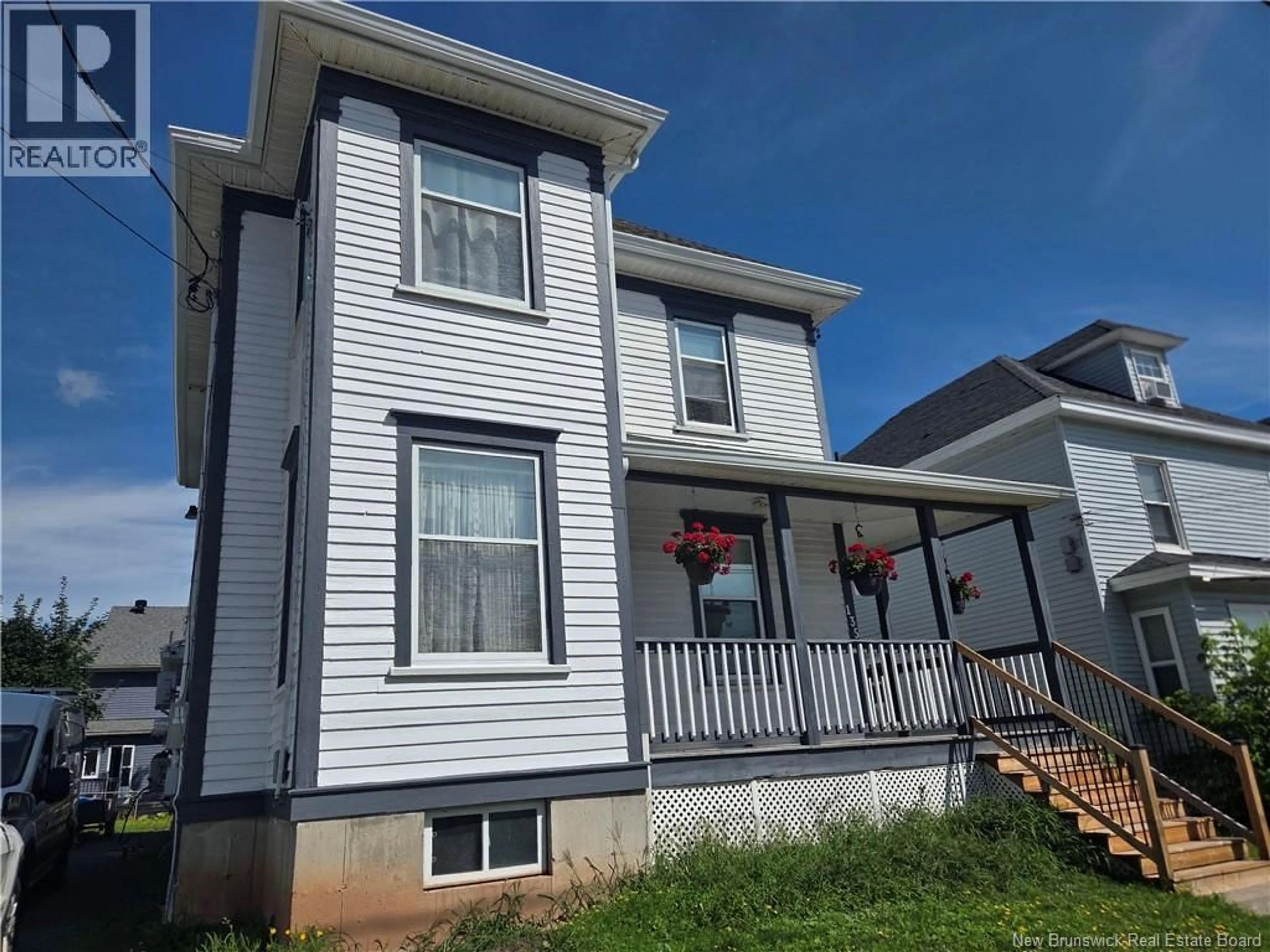 Home with vinyl exterior material, street for 135 DUFFERIN, Moncton New Brunswick E1C1Z2