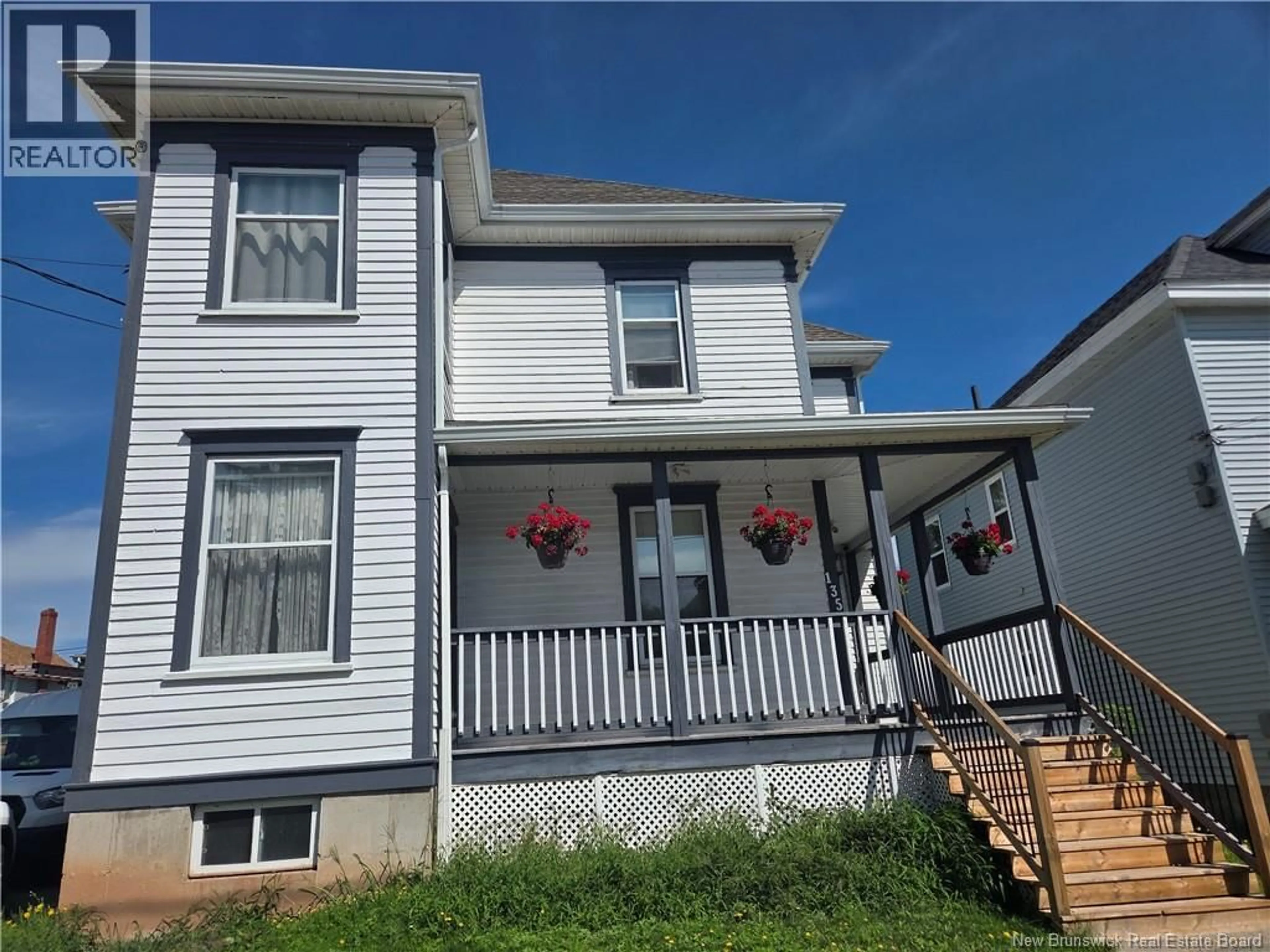 Home with vinyl exterior material, street for 135 DUFFERIN, Moncton New Brunswick E1C1Z2