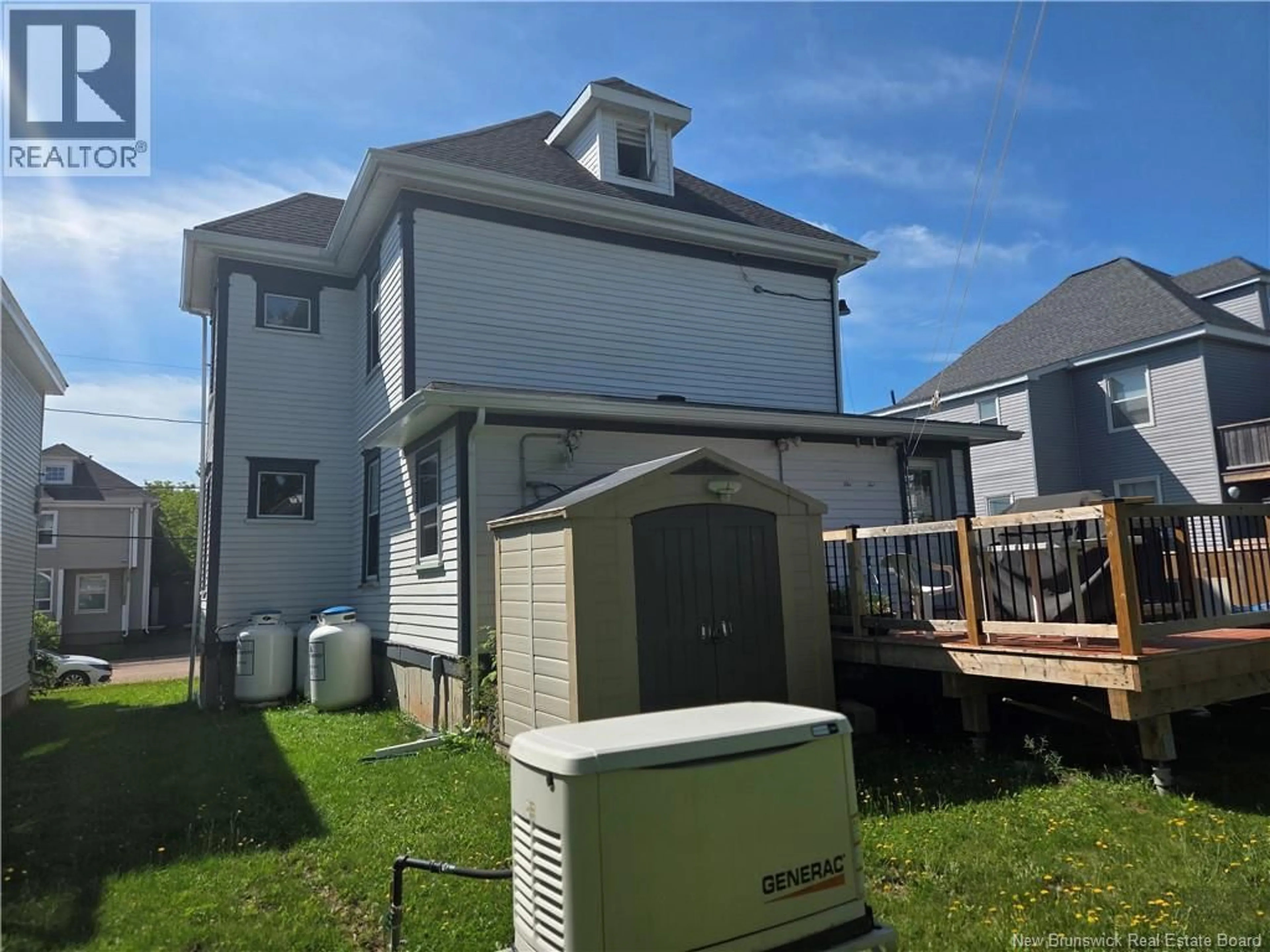 Home with vinyl exterior material, building for 135 DUFFERIN, Moncton New Brunswick E1C1Z2