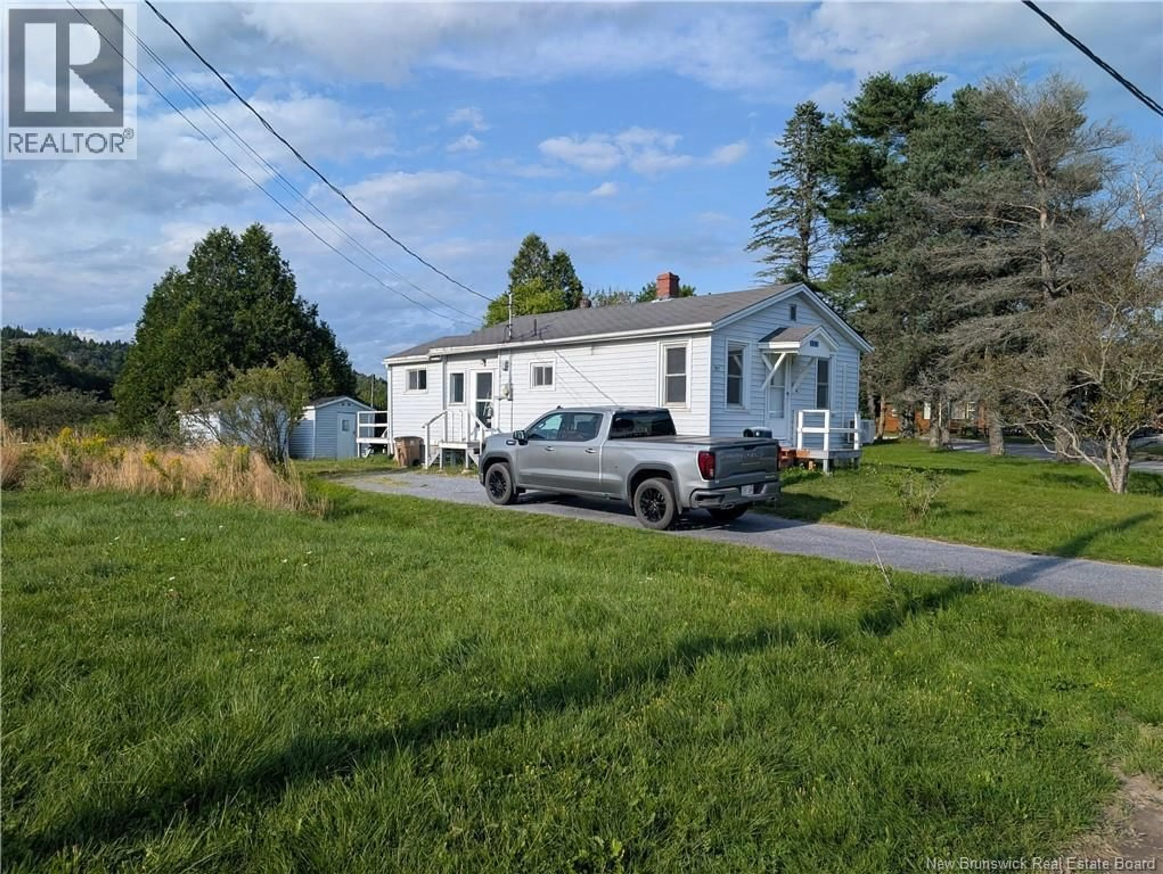 A pic from outside/outdoor area/front of a property/back of a property/a pic from drone, street for Ext - 303 SIMPSON DRIVE, Saint John New Brunswick E2H2C8