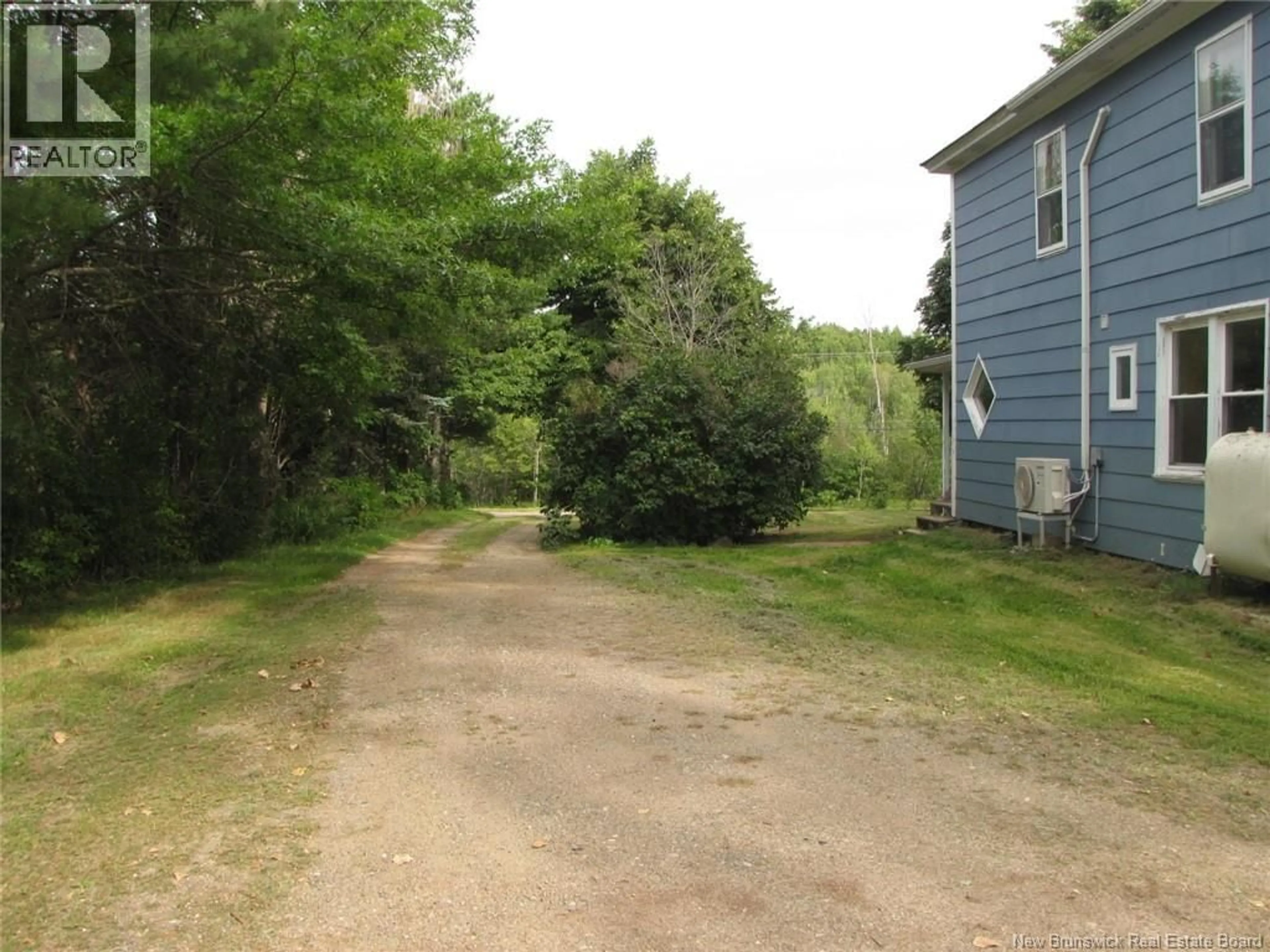 A pic from outside/outdoor area/front of a property/back of a property/a pic from drone, street for 158 PRINCIPALE, Memramcook New Brunswick E4K1A9