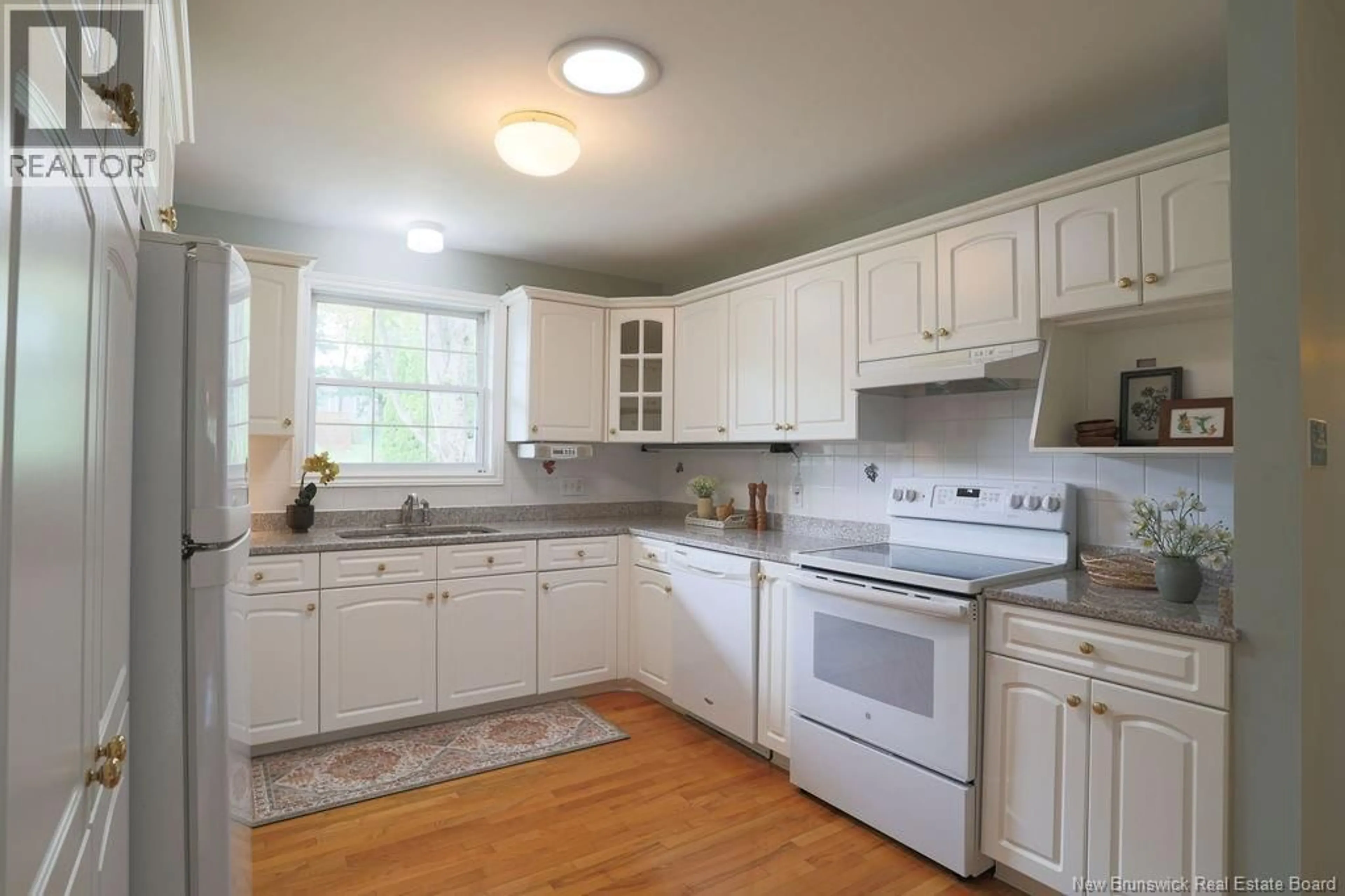 Standard kitchen, unknown for 18 GARRISON DRIVE, Rothesay New Brunswick E2H2V1