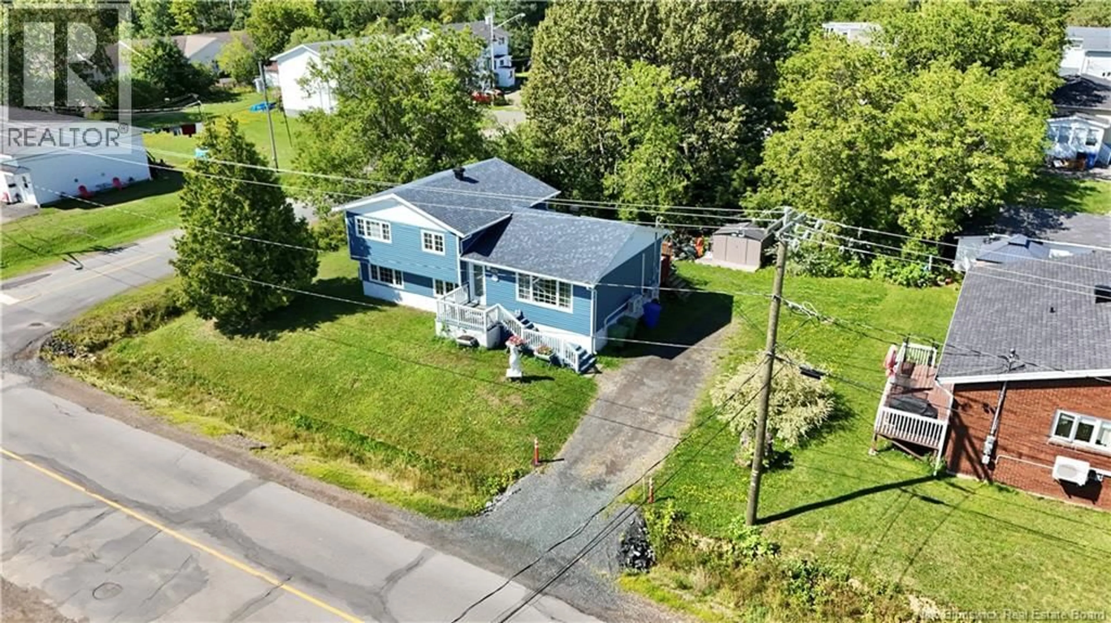 A pic from outside/outdoor area/front of a property/back of a property/a pic from drone, street for 1171 VICTORIA, Bathurst New Brunswick E2A4G2