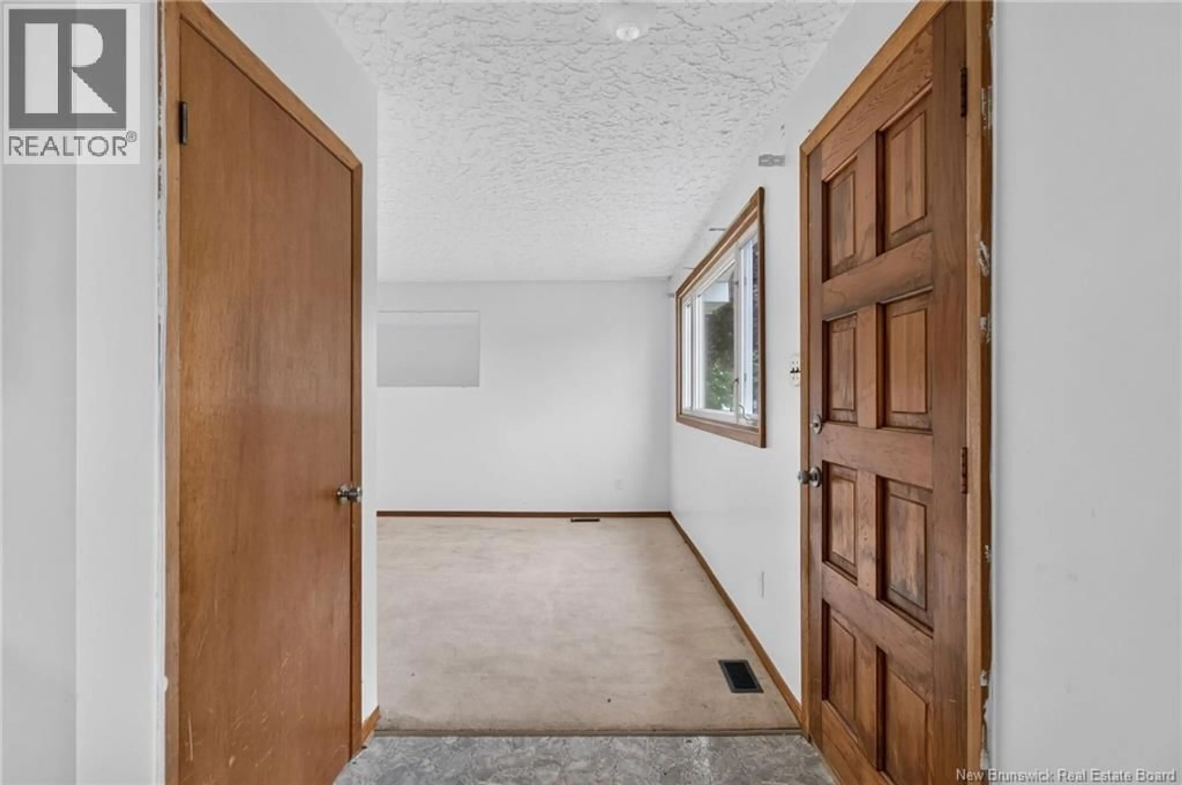 Indoor entryway for 15 SPRINGDALE COURT, Moncton New Brunswick E1A2W1