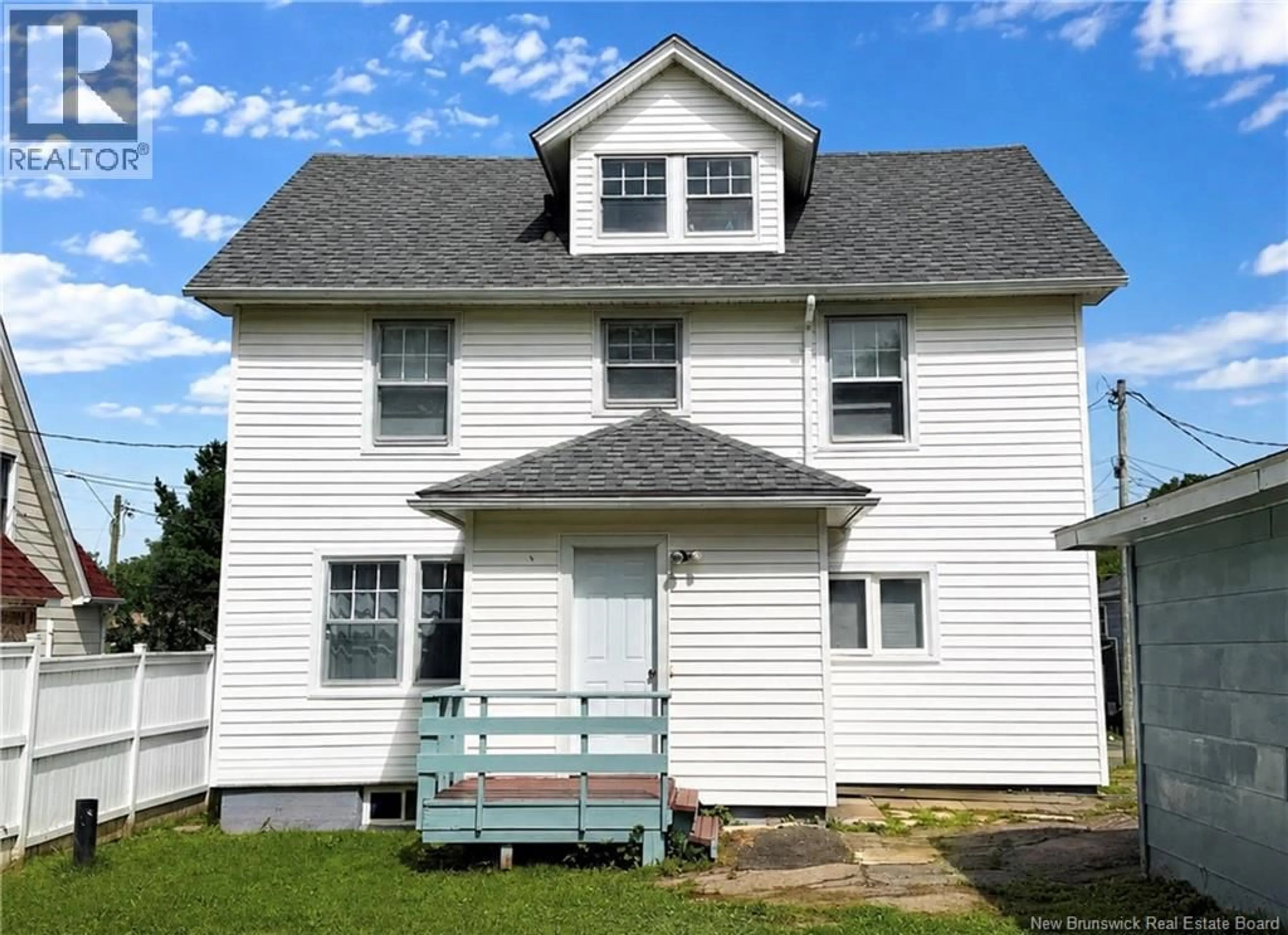 Home with vinyl exterior material, building for 222 YORK STREET, Bathurst New Brunswick E2A1H1