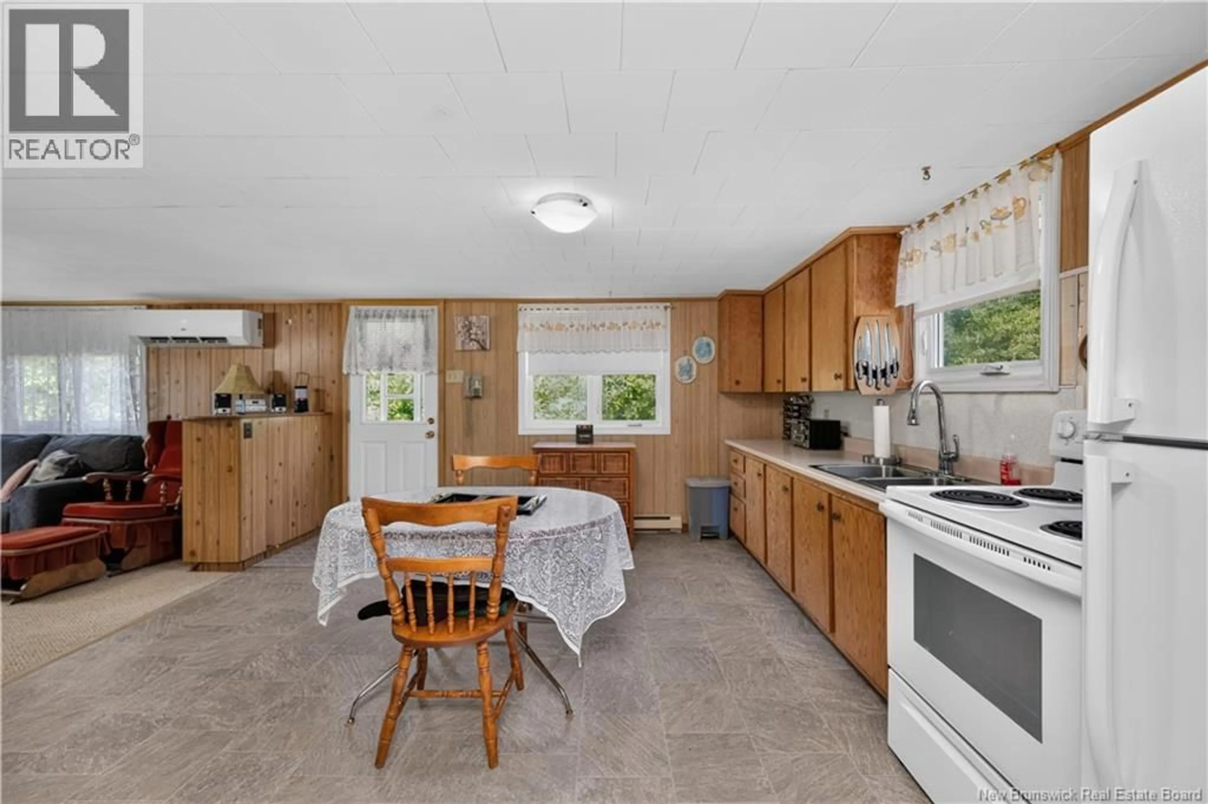 Standard kitchen, ceramic/tile floor for 9 BRIDGE VIEW CRESCENT, Shediac River New Brunswick E4R1E3