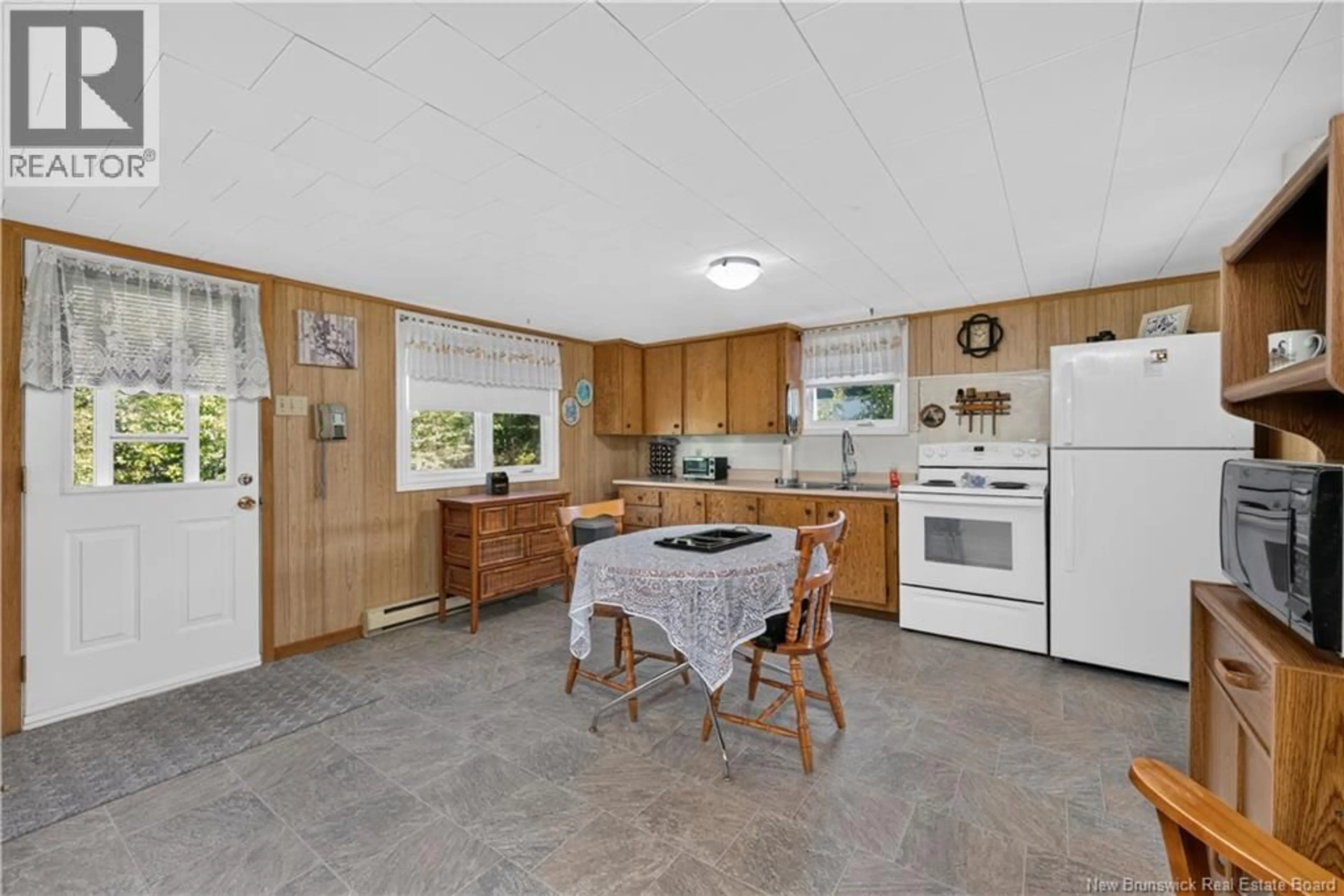 Standard kitchen, ceramic/tile floor for 9 BRIDGE VIEW CRESCENT, Shediac River New Brunswick E4R1E3