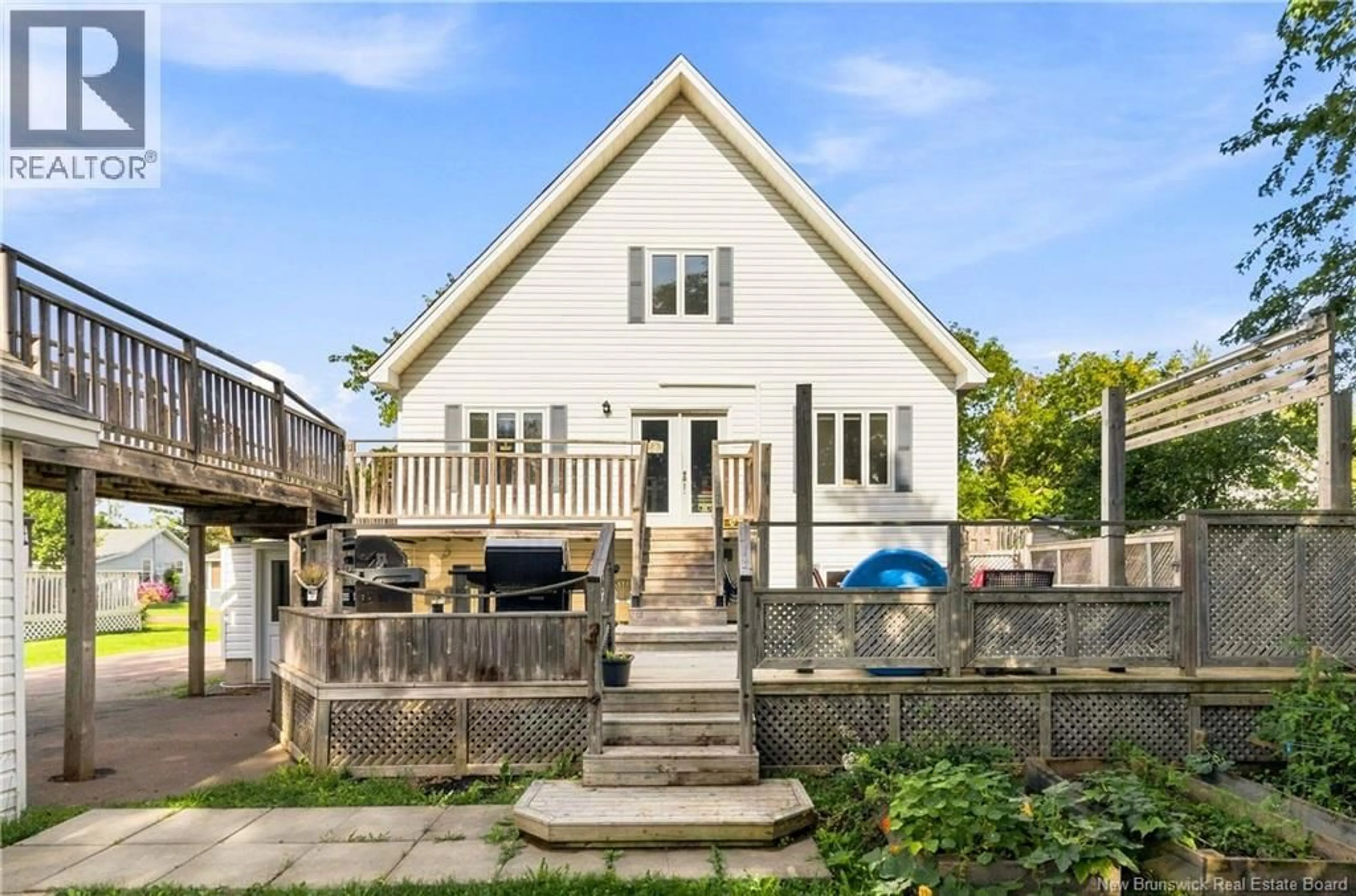 Home with vinyl exterior material, street for 80 THIRD AVENUE, Pointe-Du-Chêne New Brunswick E4P8H9