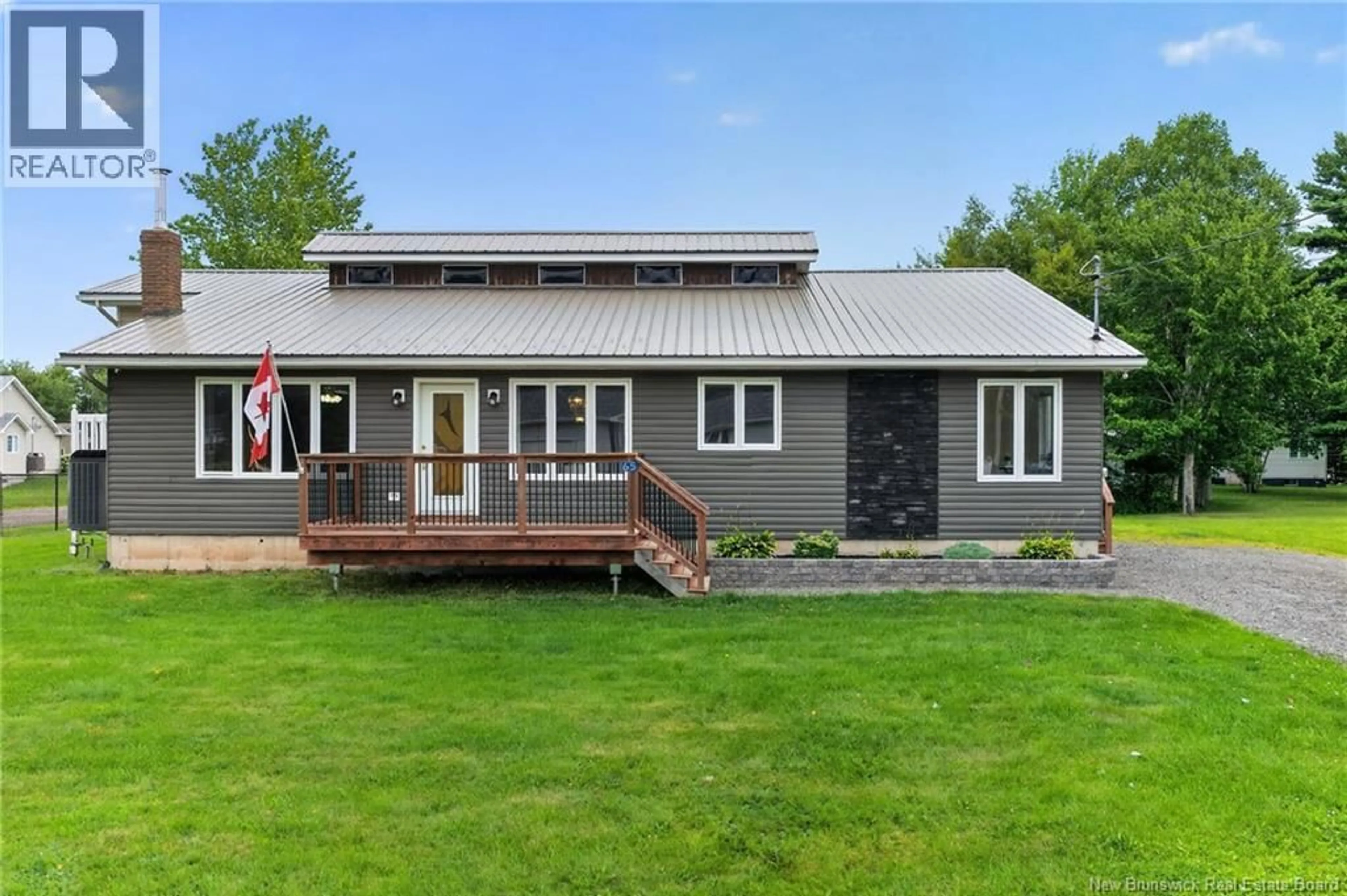 Home with vinyl exterior material, building for 65 RUE ACADIE, Saint-Antoine New Brunswick E4V1B3