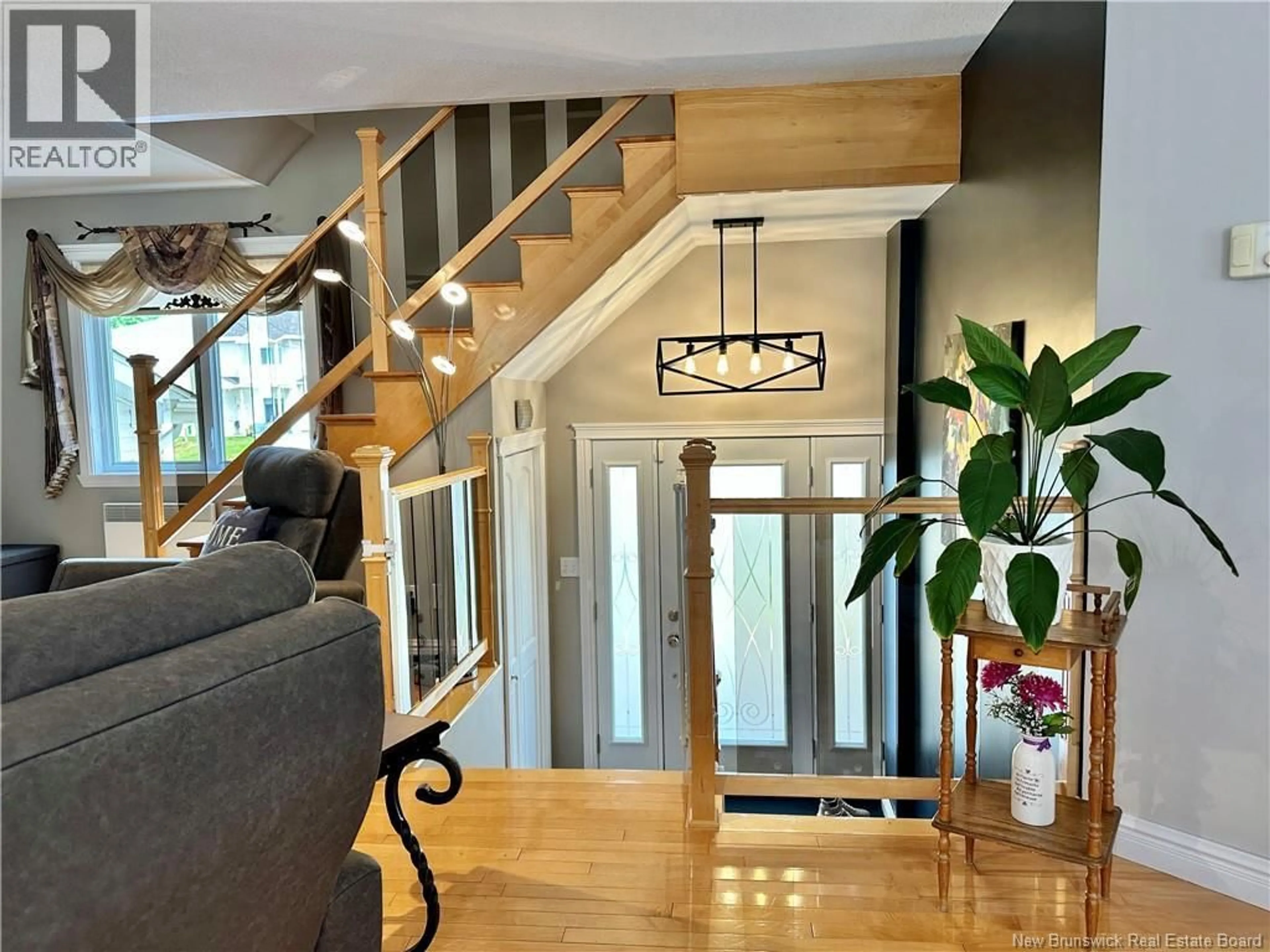 Indoor entryway for 25 DES SEIGNEURS STREET, Edmundston New Brunswick E3V5B1