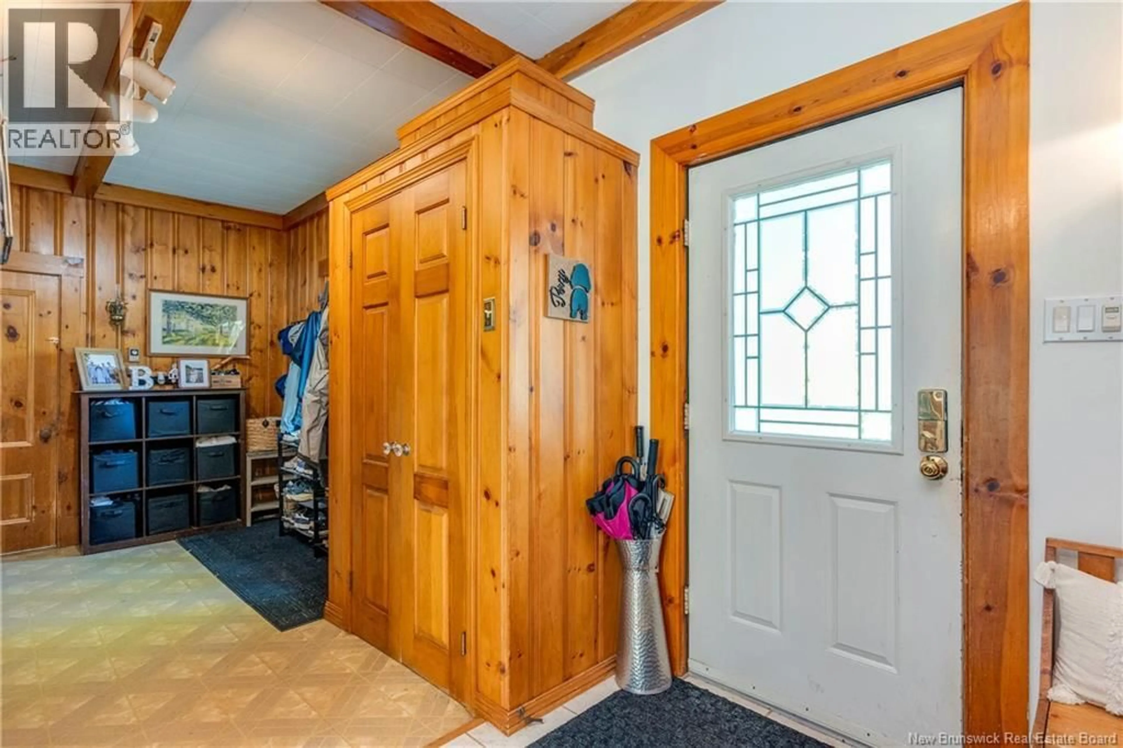 Indoor entryway for 8 GORDON STREET, Sussex New Brunswick E4E1Z4