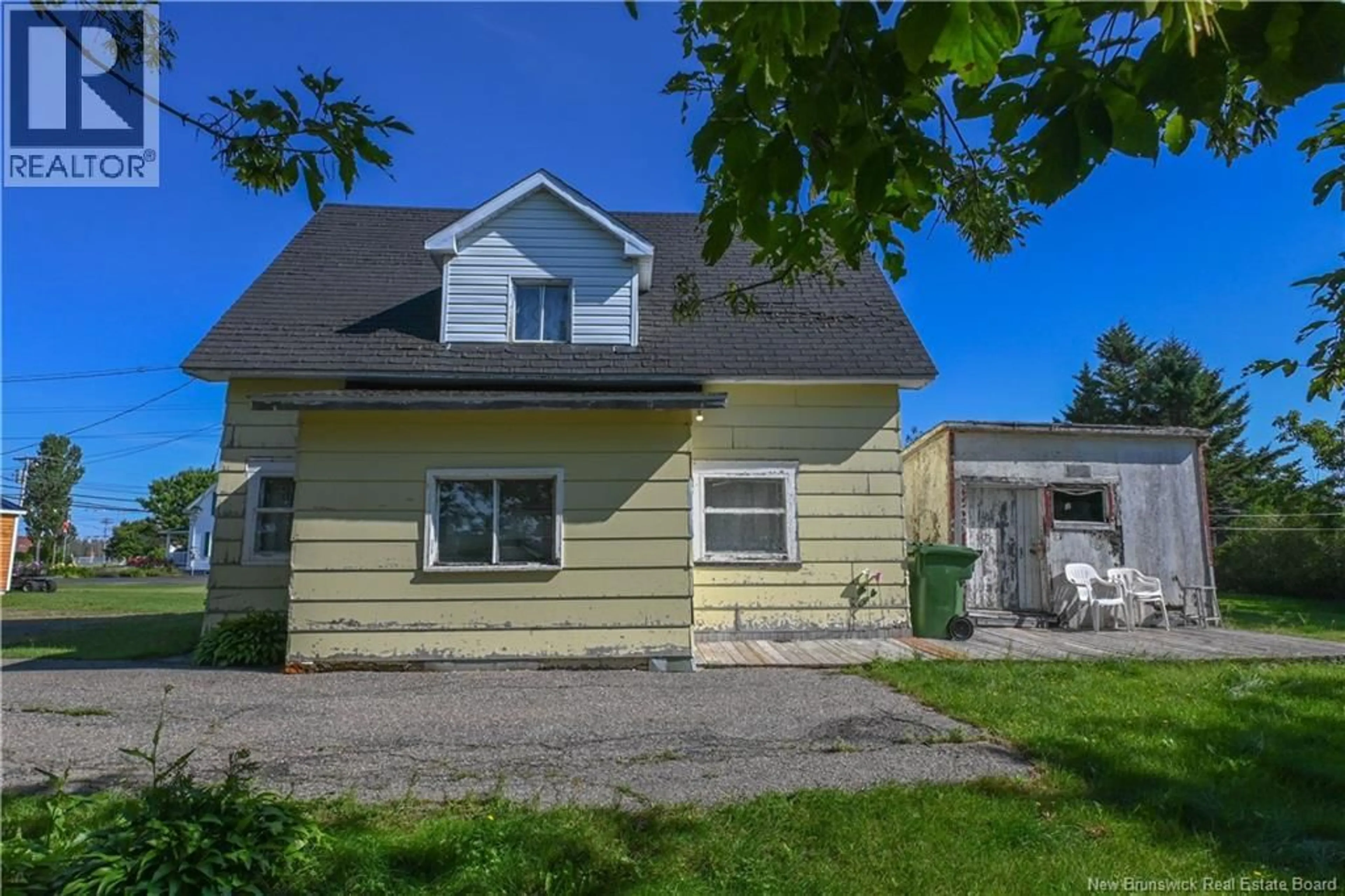 Home with vinyl exterior material, street for 45 DU PÊCHEUR STREET, Lamèque New Brunswick E8T1K4